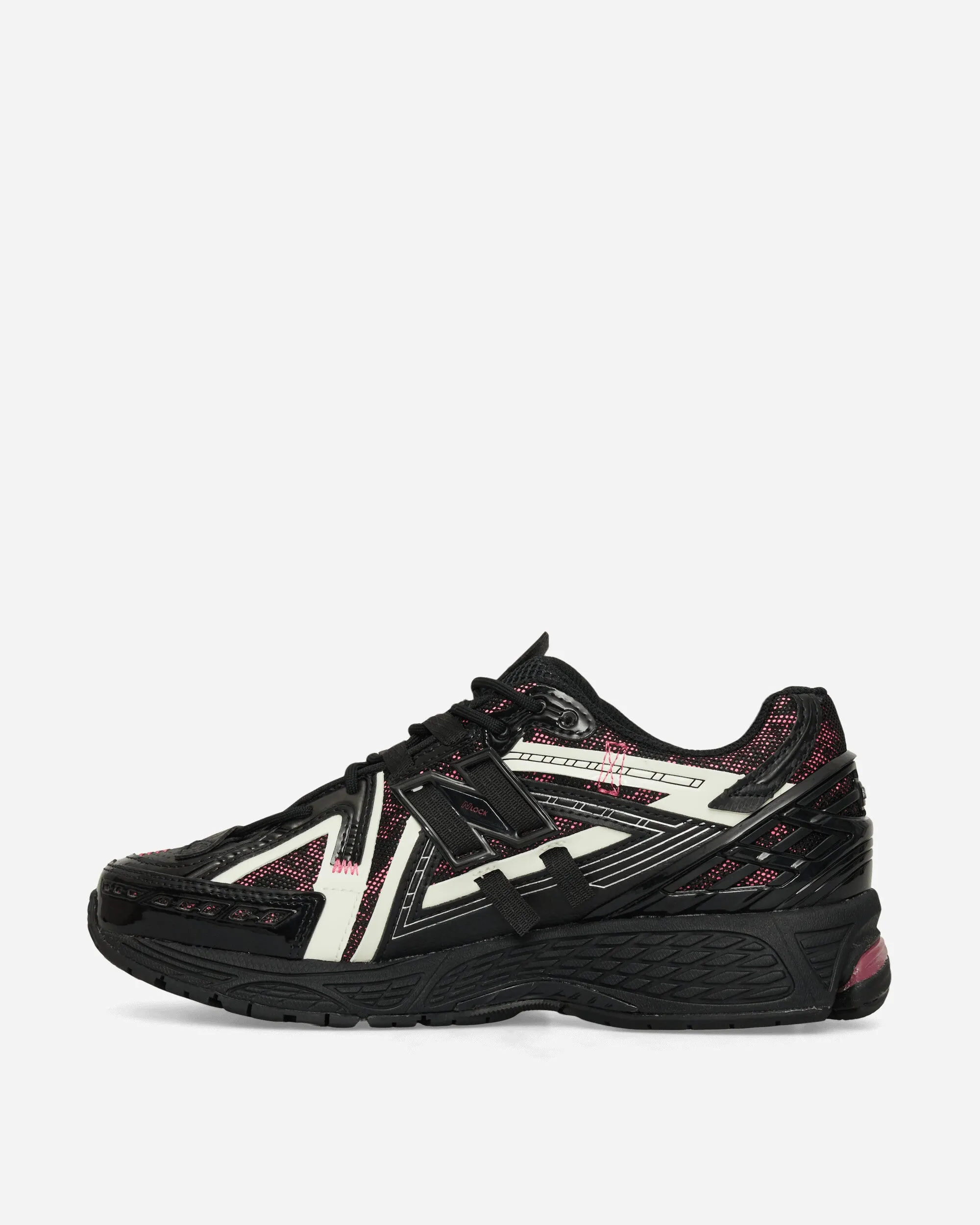 1906A Sneakers Black / Dragon Berry / White Roll Hike