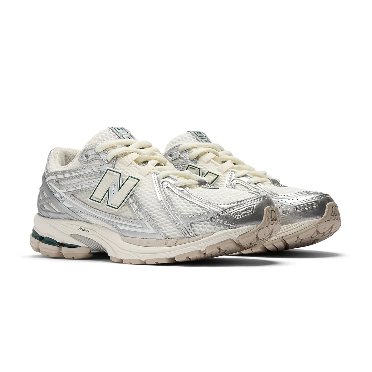 Ventilated Mesh 1906R 'Metallic Silver Sea Salt'