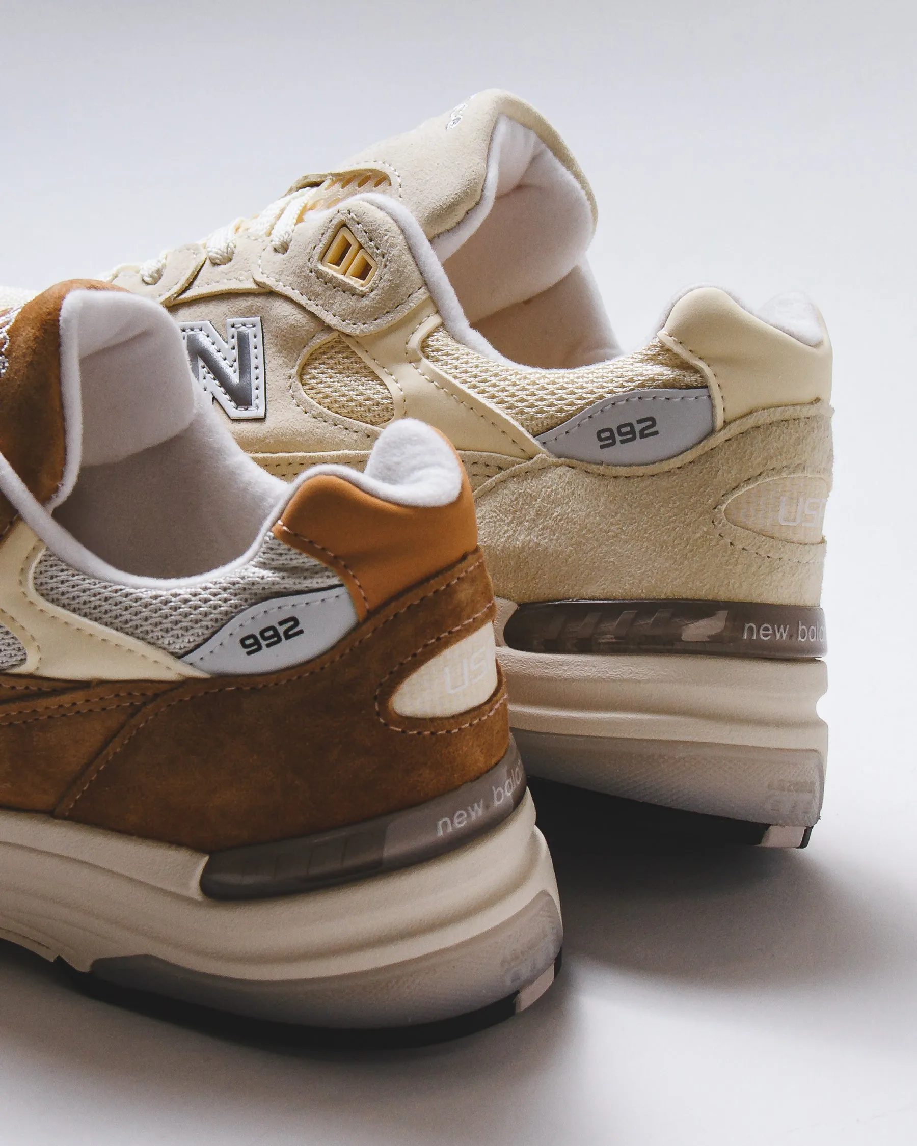 Pro - grade New Balance Unisex Made in USA 992 Calcium U992MC