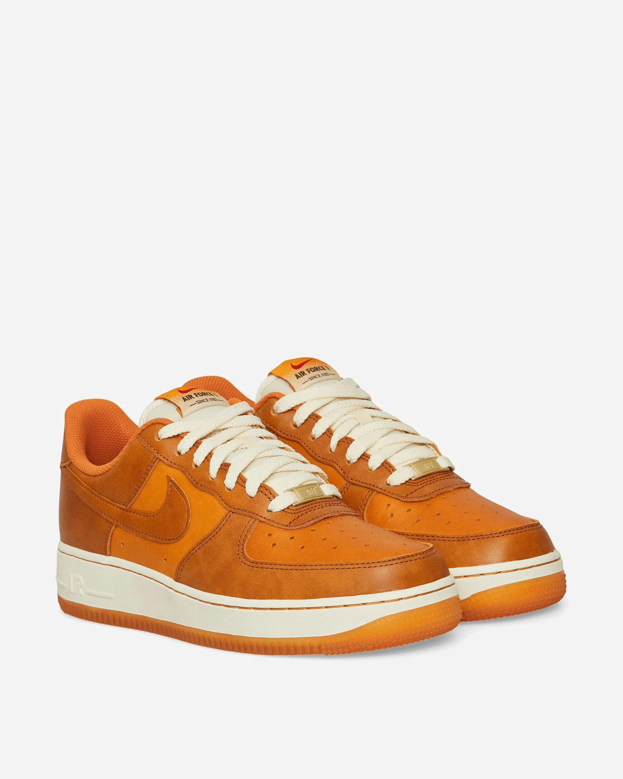 Air Force 1 '07 LV8 Sneakers Russet / Sunset Retro Tone Walk Scene