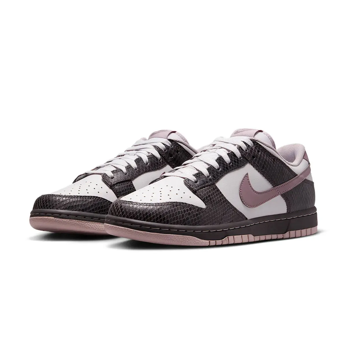 Layered silhouette Dunk Low SE 'Snakeskin Medium Ash'