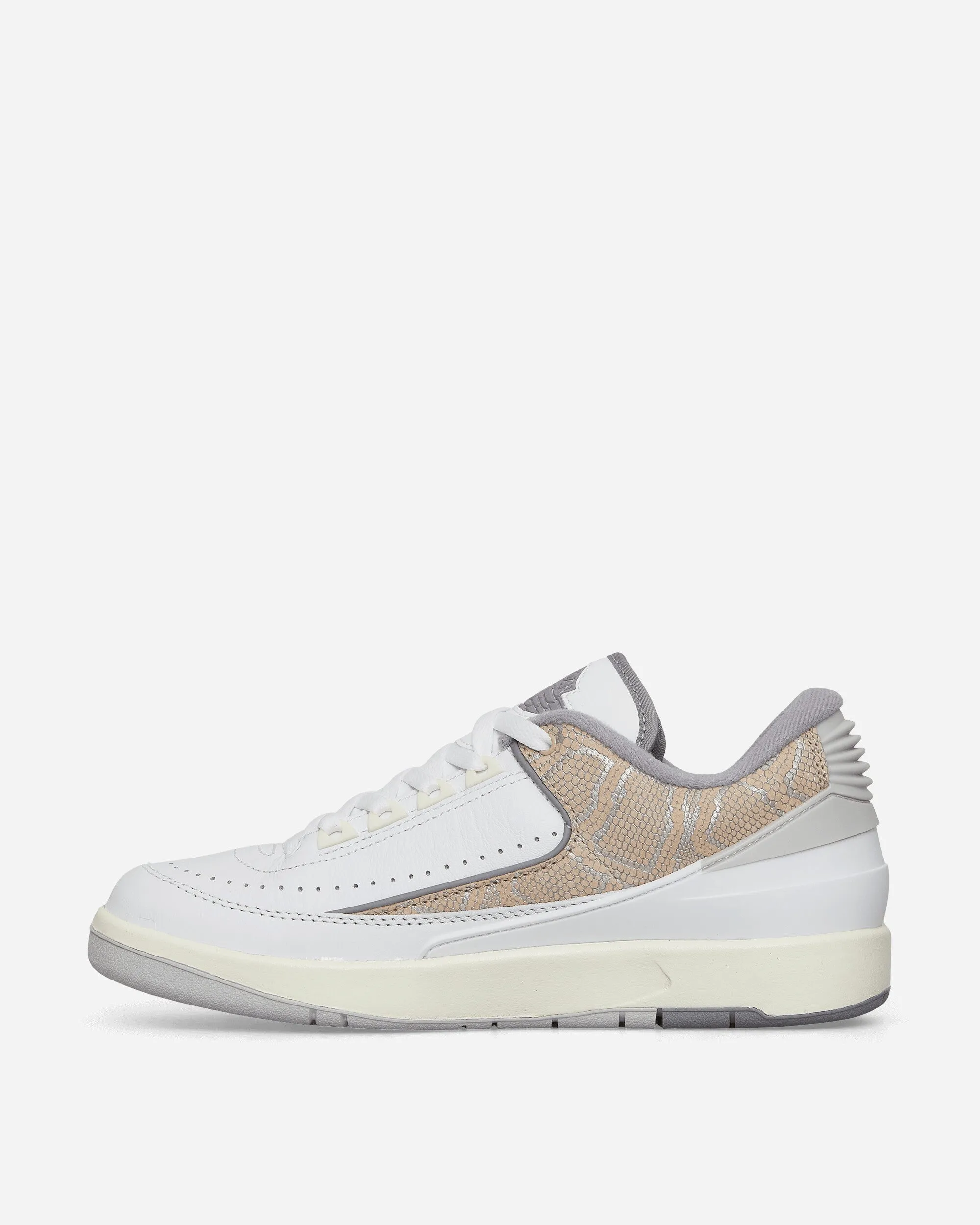outdoor chill Snug Lining Air Jordan 2 Retro Low Sneakers White / Cement Grey