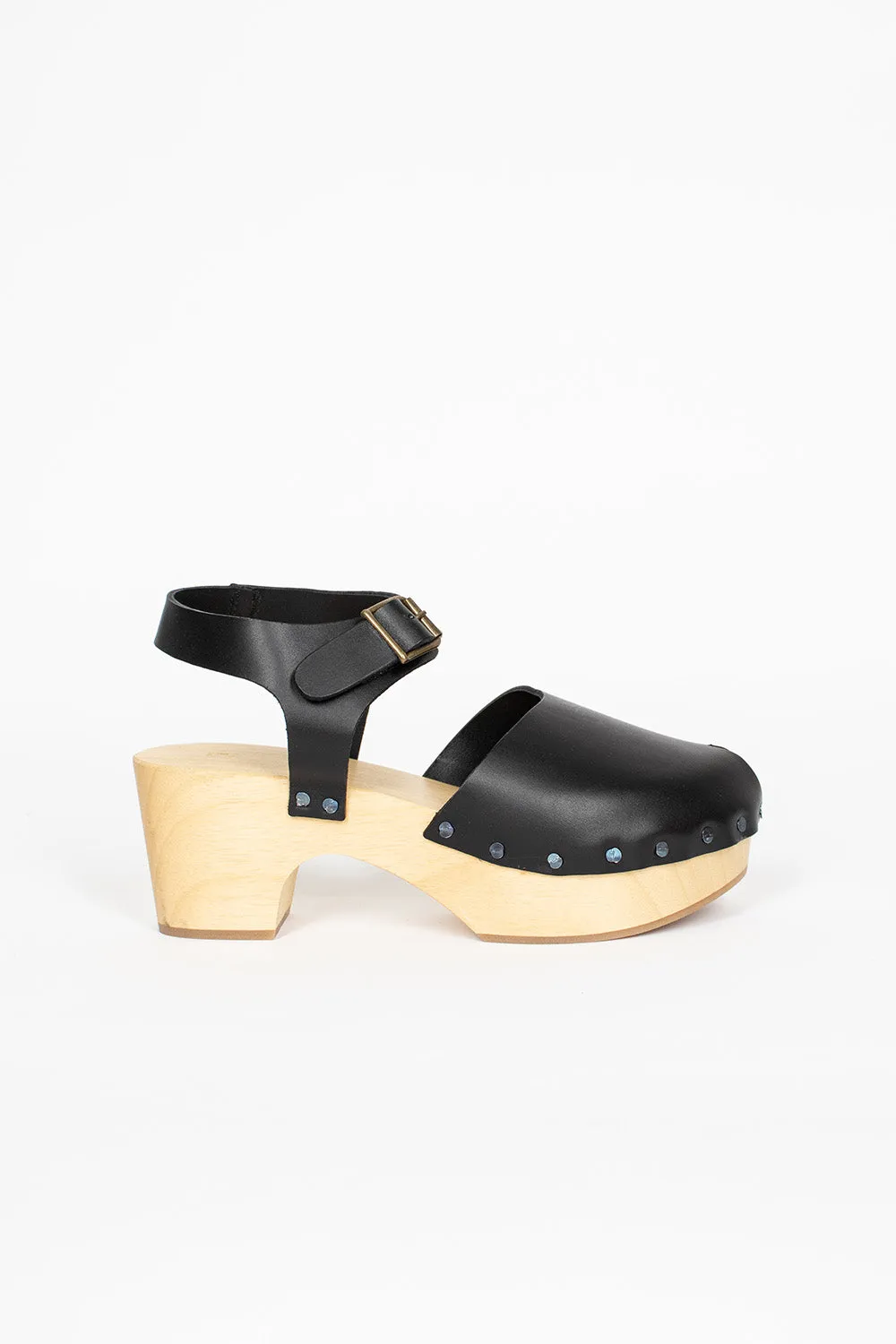Leather Clogs Black Feel Fresh
