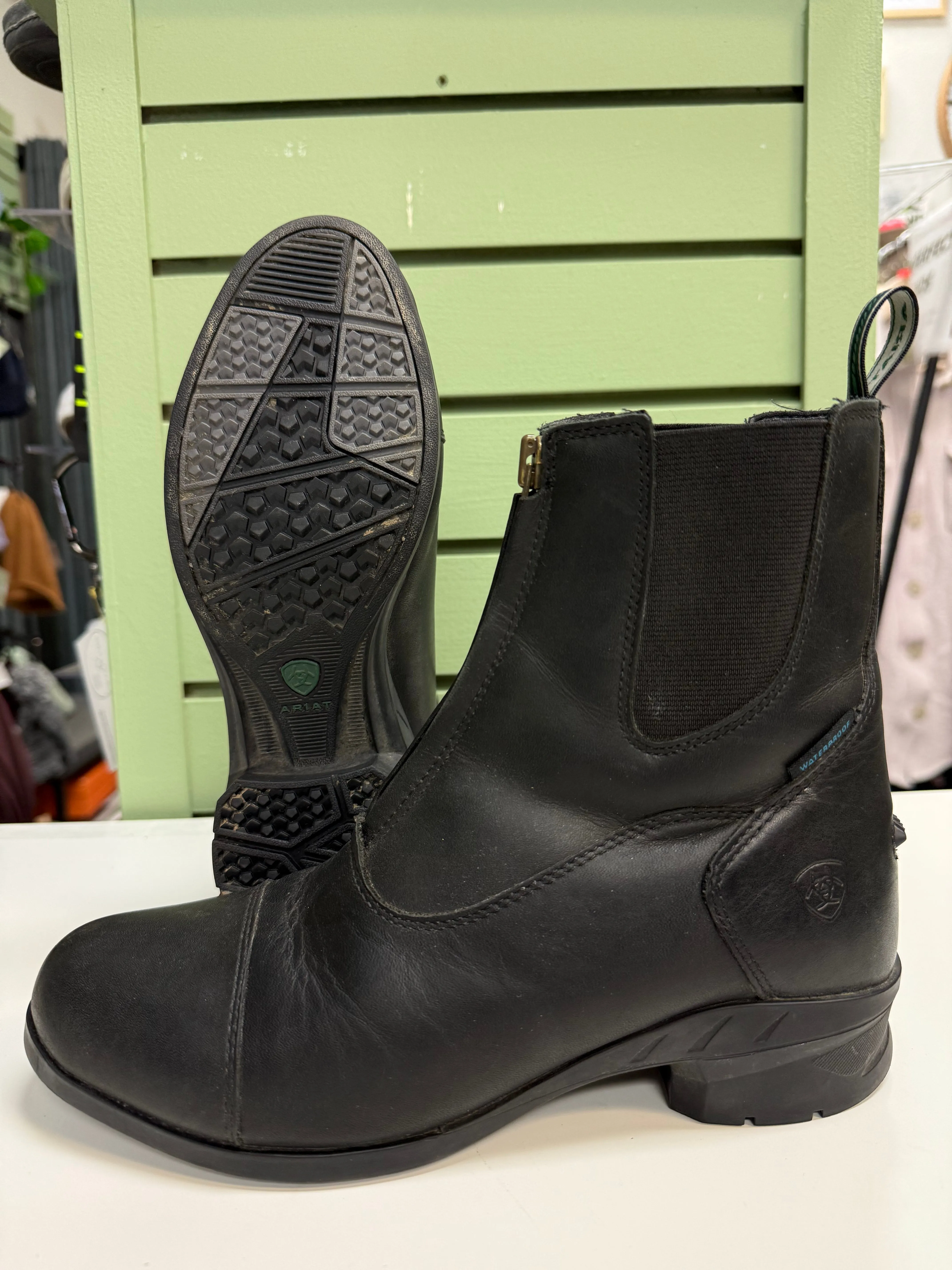 Easy Wear Easy on Ariat Boots (Womens 8)