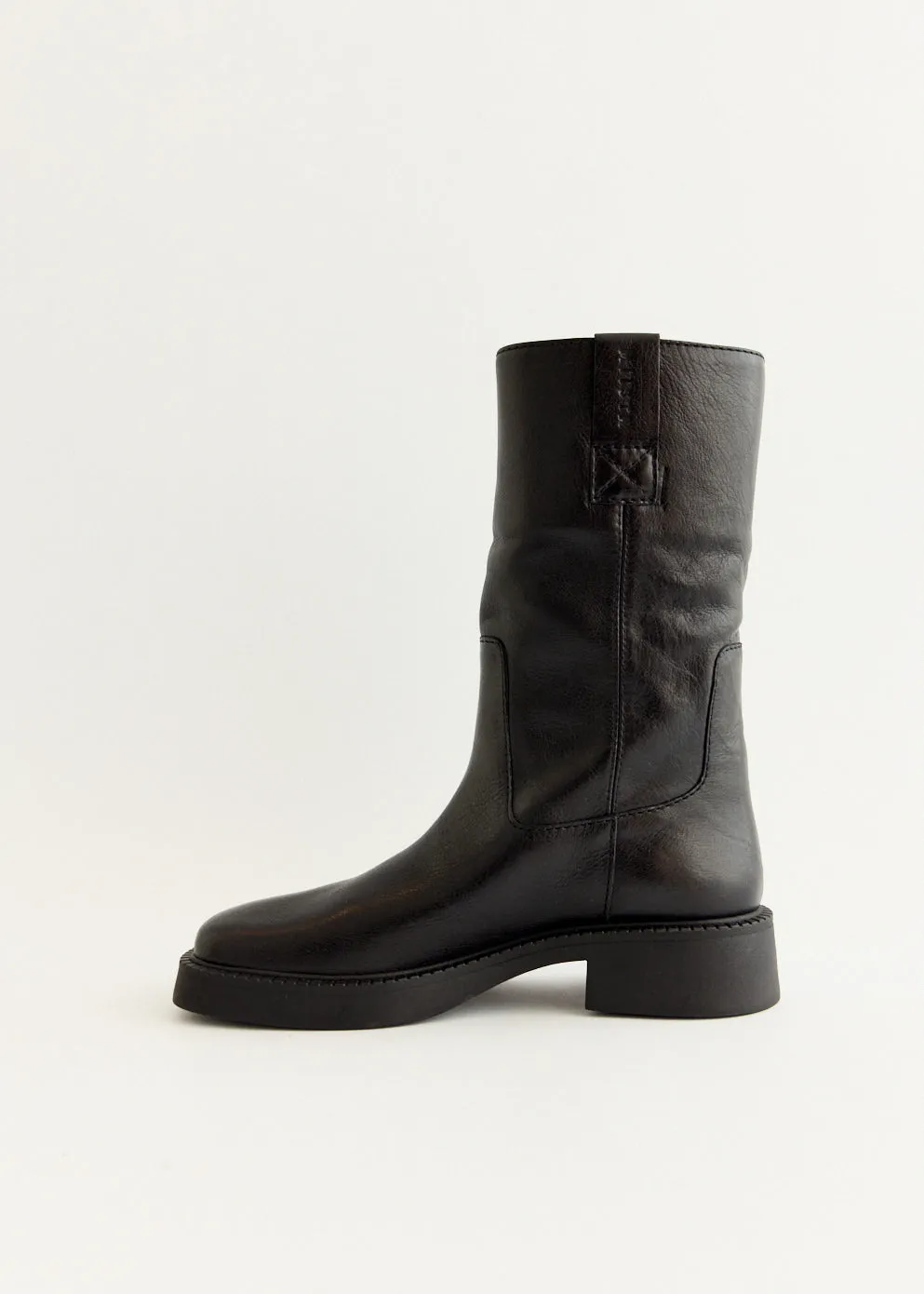 Aron Raw Black Ankle Boots Gentle Curve Comfortable Design