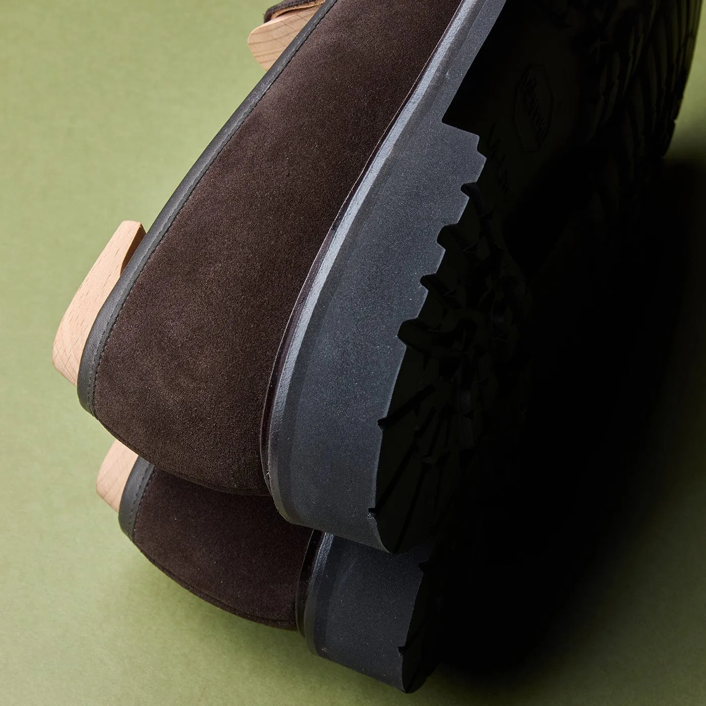 Boston 2 Dark Oak Suede Contemporary Look Relax Mode