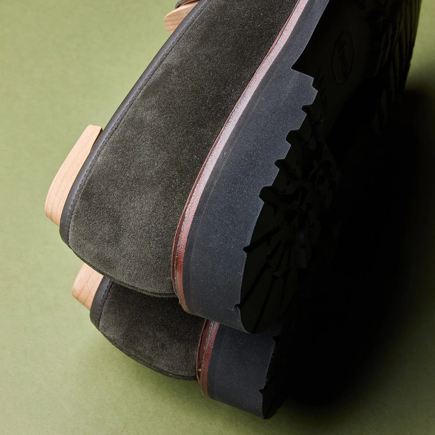 True Hold Italian Flair Boston 2 Earth Green Suede