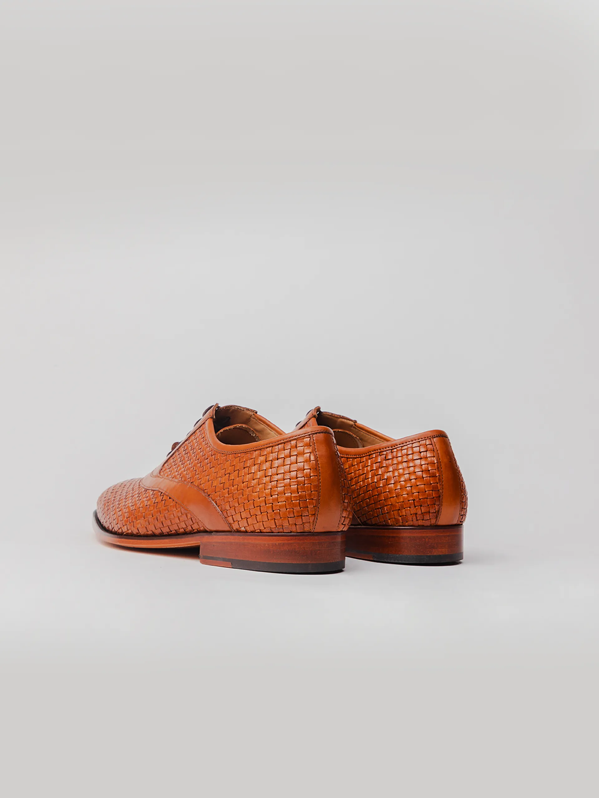Bennett Woven Oxford - Tan Easy Slip Sturdy Build