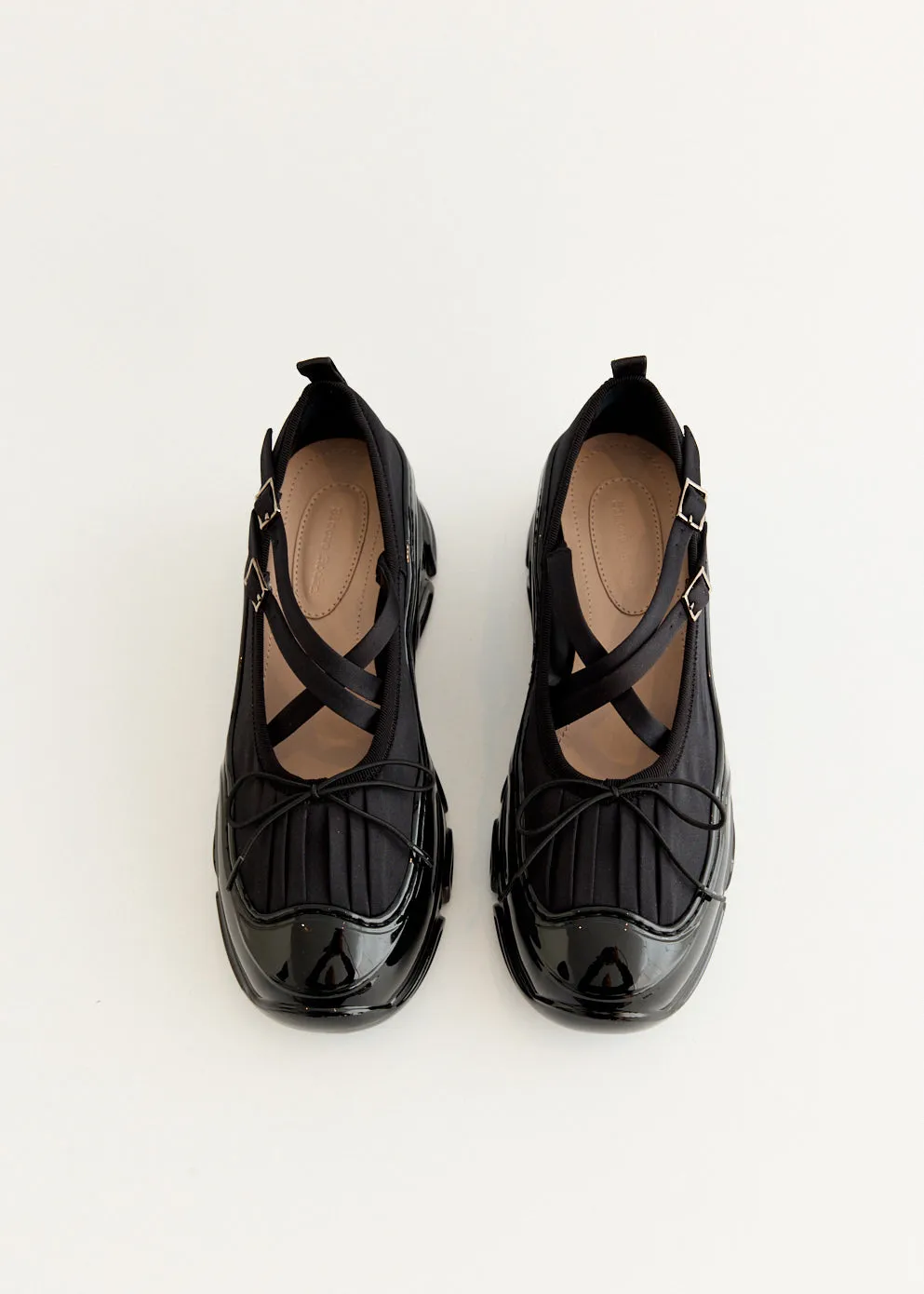 Support Base Smooth Feel Classic Criss Cross Tracker Ballerinas