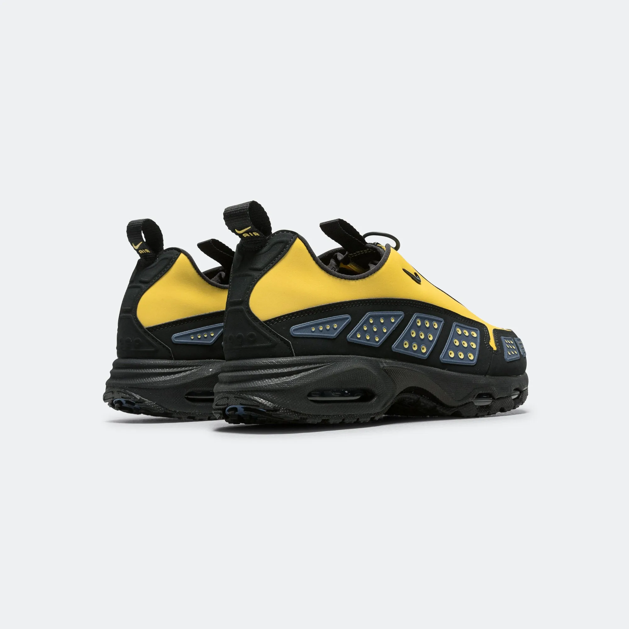 Womens Air Max SNDR - Saturn Gold/Off Noir-Diffused Blue-Black All Day Use