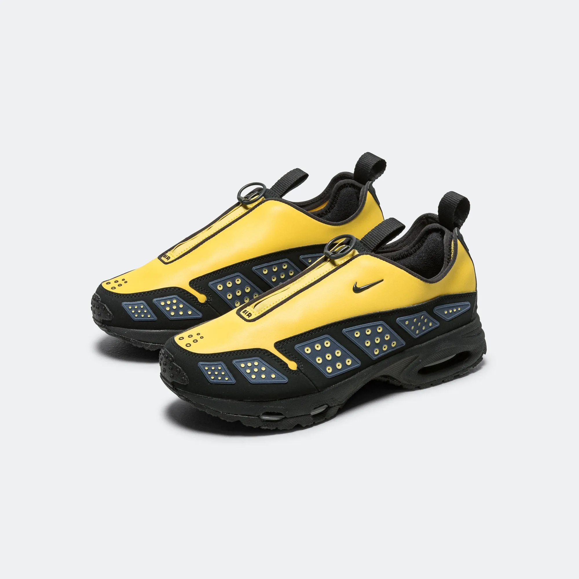 Womens Air Max SNDR - Saturn Gold/Off Noir-Diffused Blue-Black Breath Detail Lightweight Knit Fabric