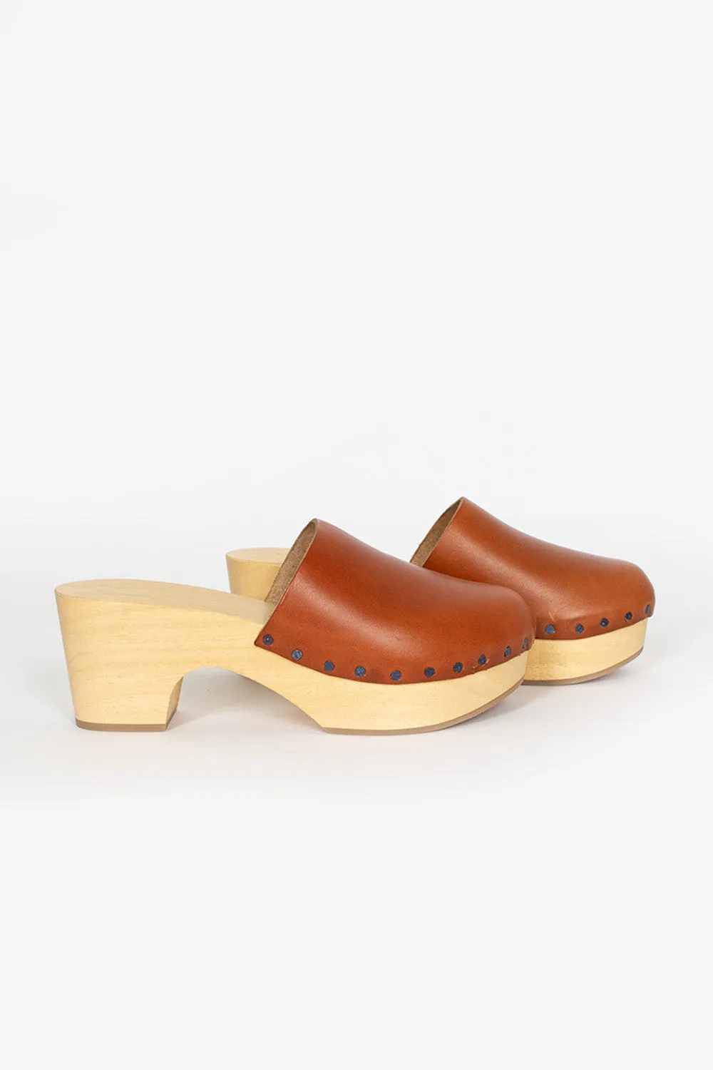 Quick Action Leather Heeled Clog