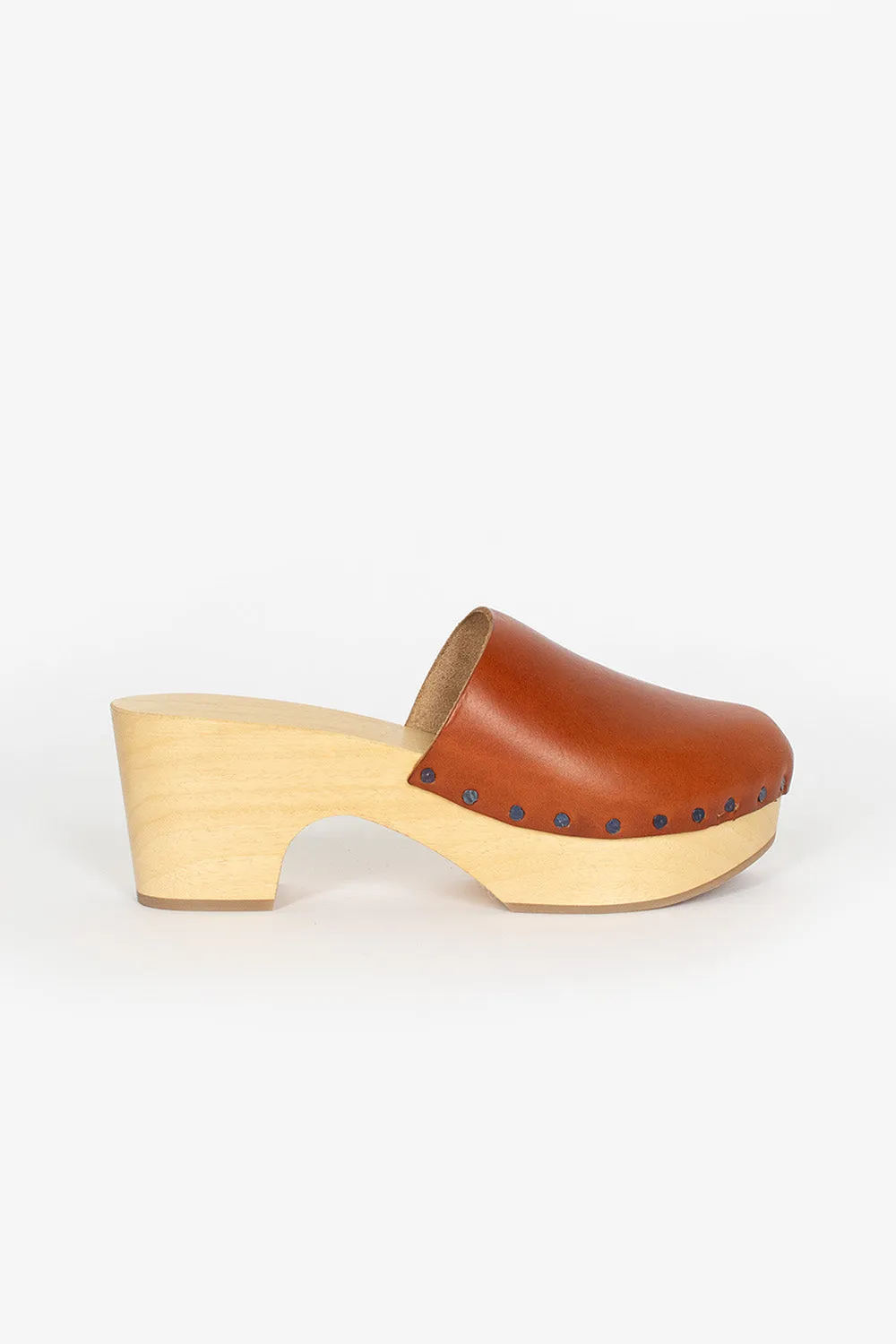 Comfort padding design Breathable Leather Heeled Clog