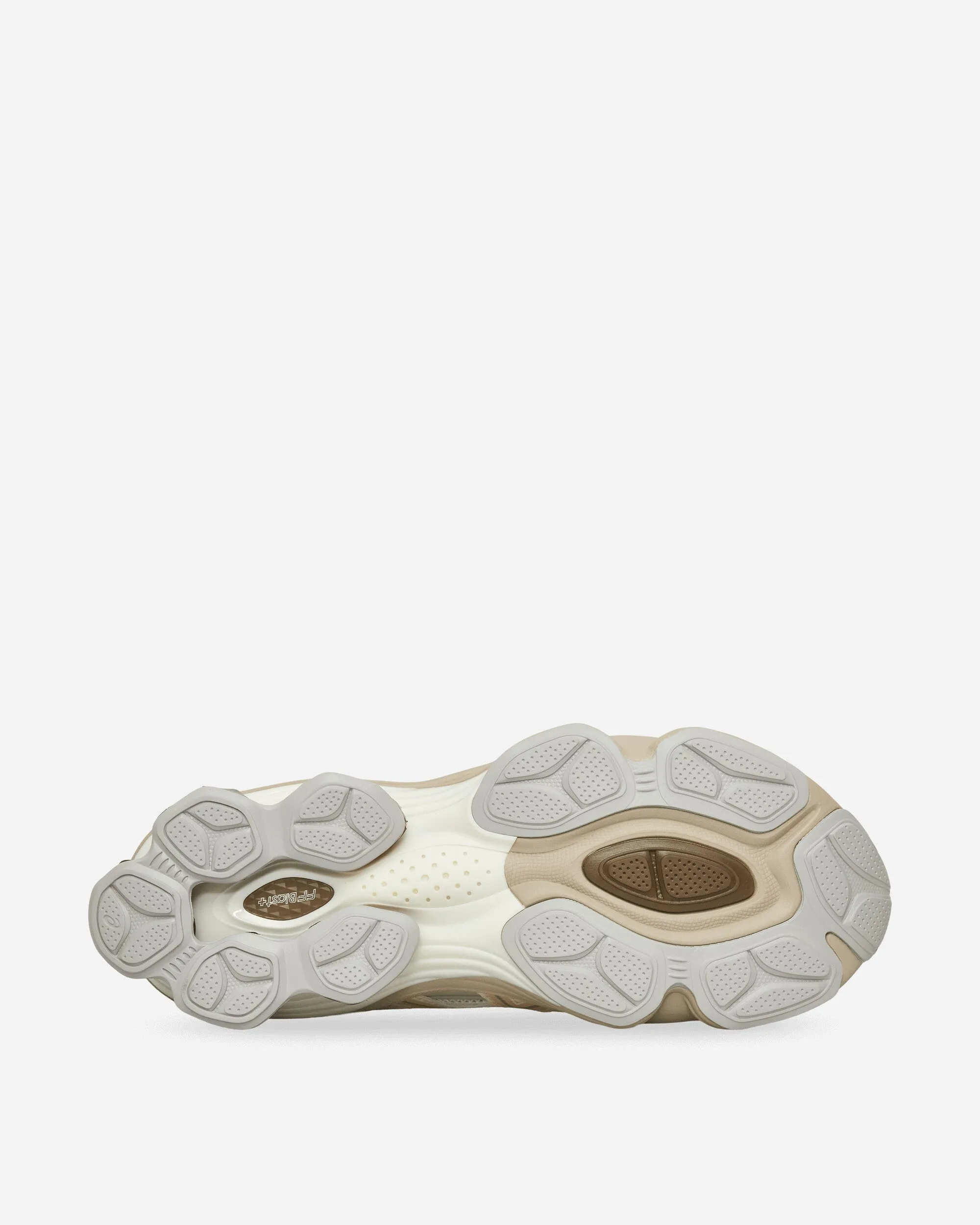 GEL-Kinetic Fluent Sneakers White / Marzipan Outfit Choice
