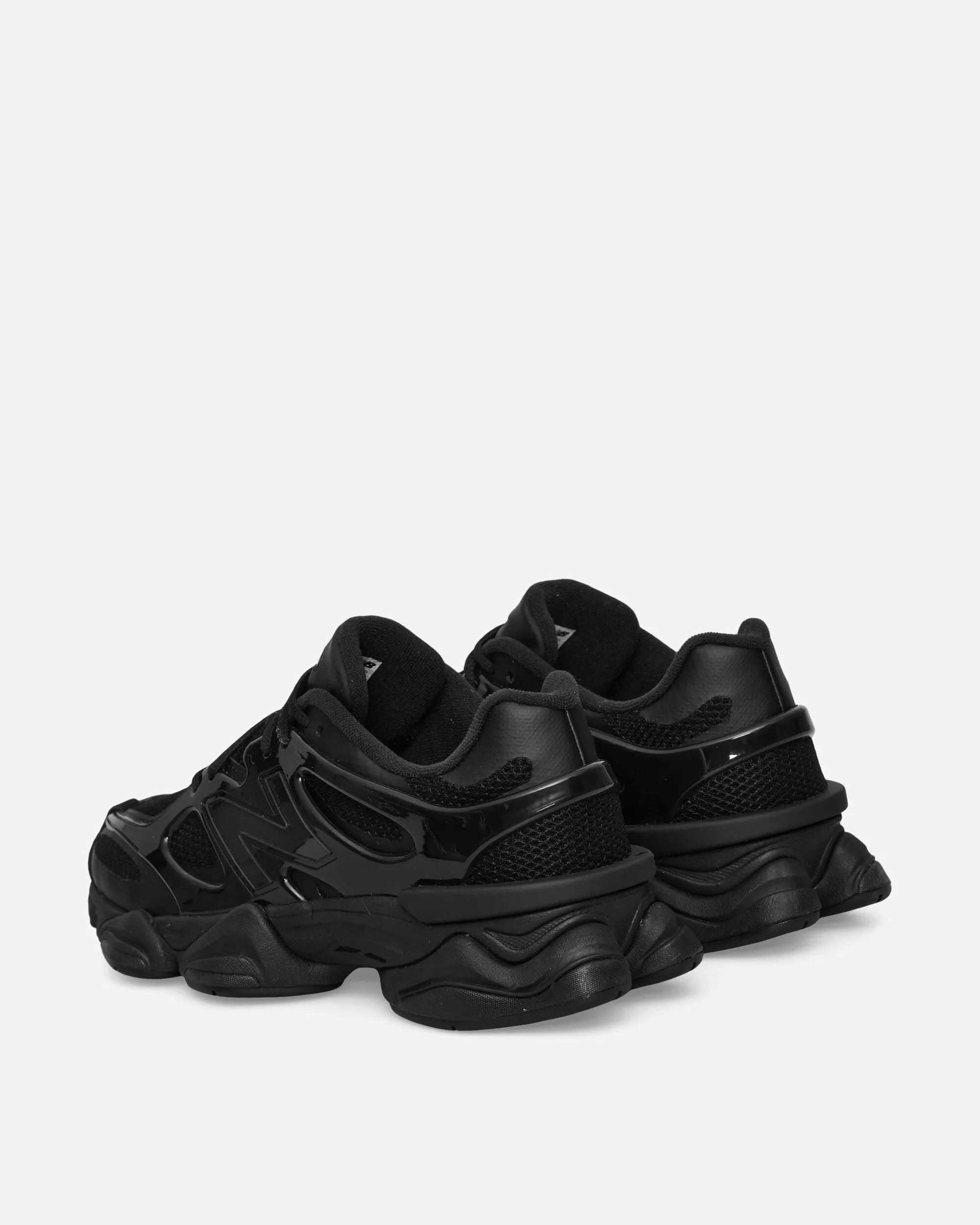 9060 Sneakers Triple Black Chic Mood