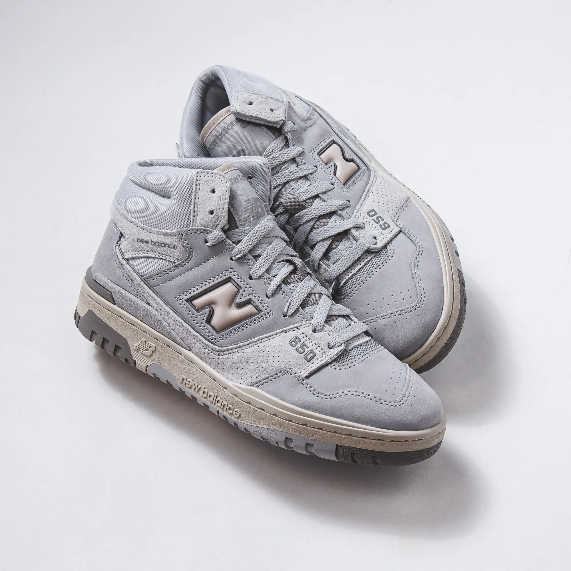 running in a reservoir area shoes New Balance Men 650 Light Aluminum BB650RGG