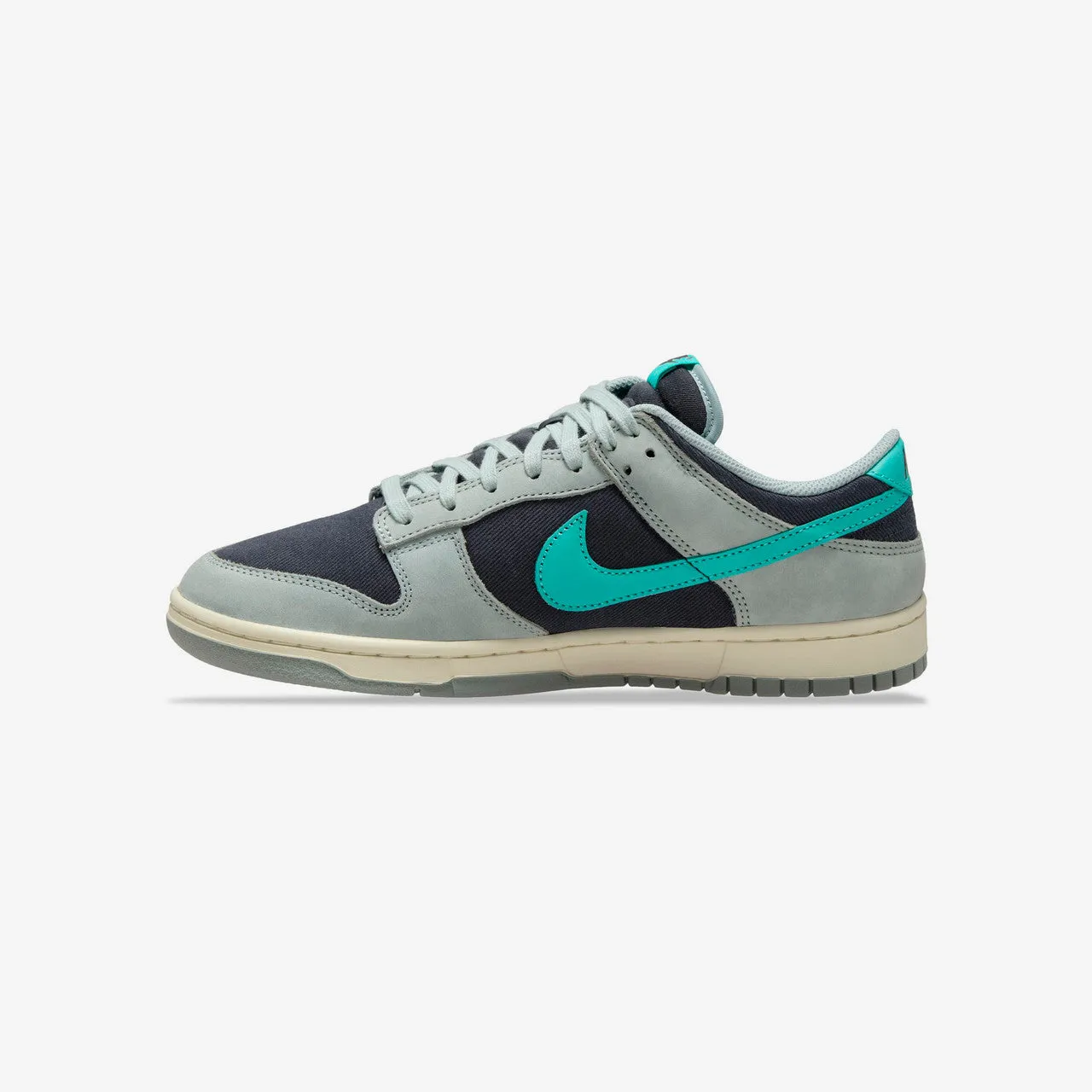 running use Dunk Low Retro Premium