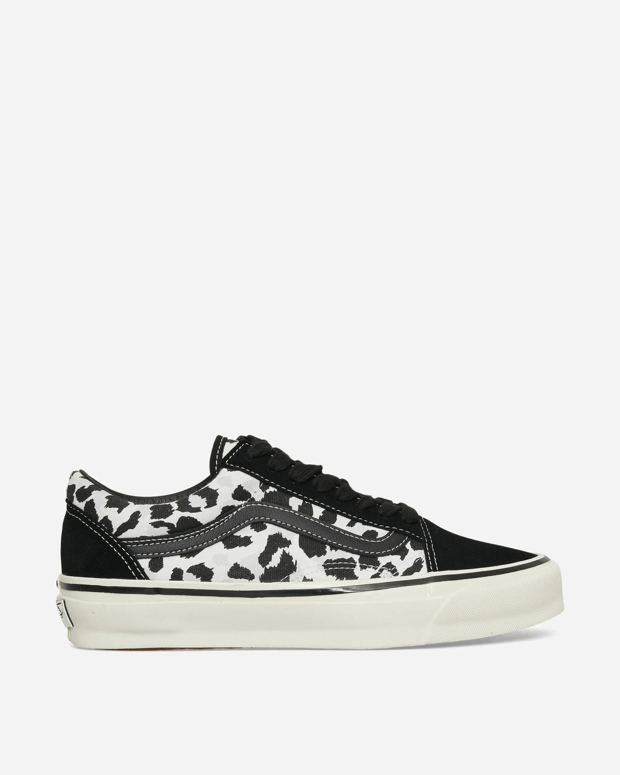Premium Old Skool Leopard Sneakers Black / White Pose Time Park Picnic