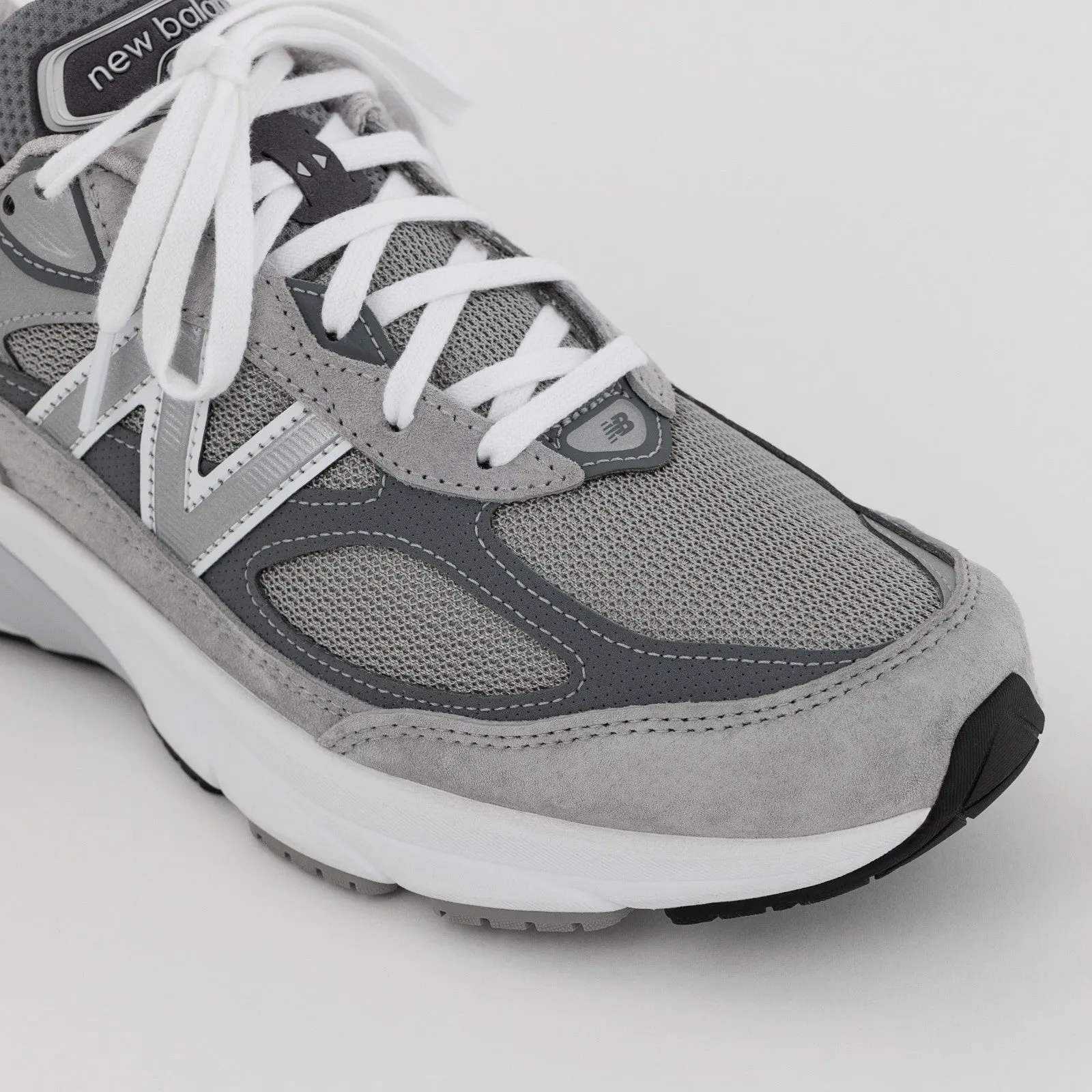 running shoes for urban explorers NEW BALANCE M990GL6 GREY