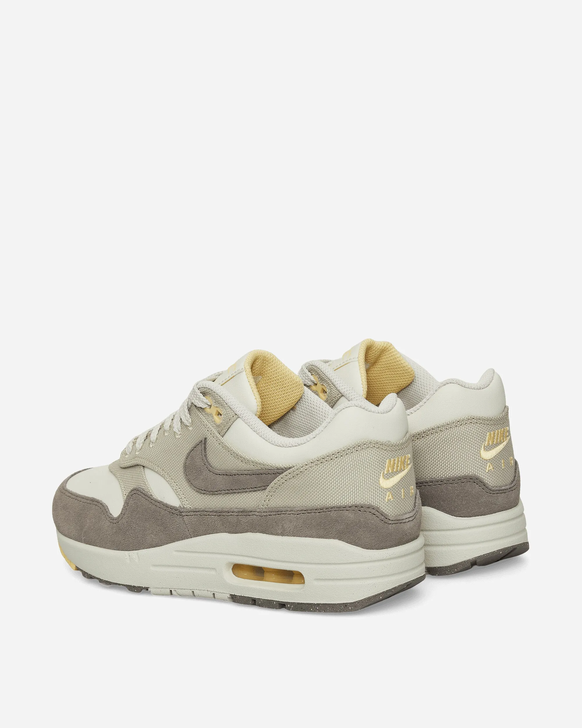 Air Max 1 Premium Sneakers Light Bone / Cave Stone Outfit Boost Galaxy Jog