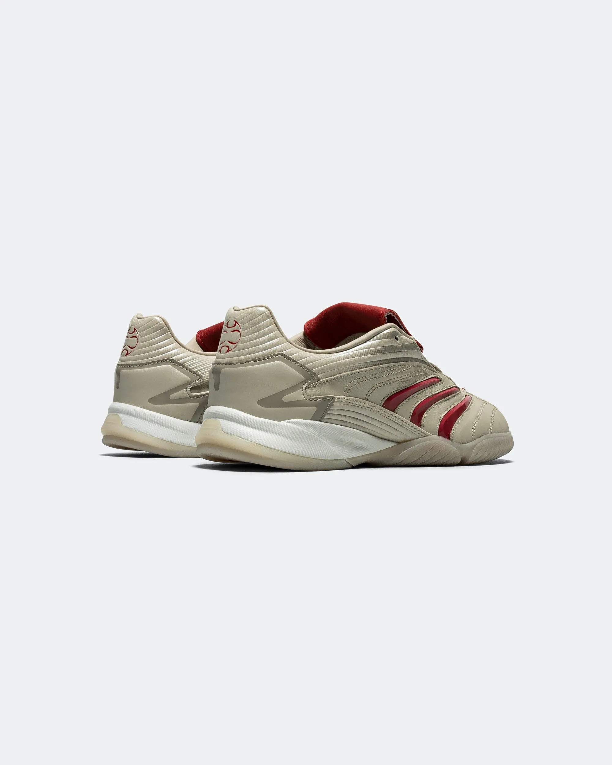 Predator Sala - Beige/Team Victory Red-Metallic Gold Comfortable Flex