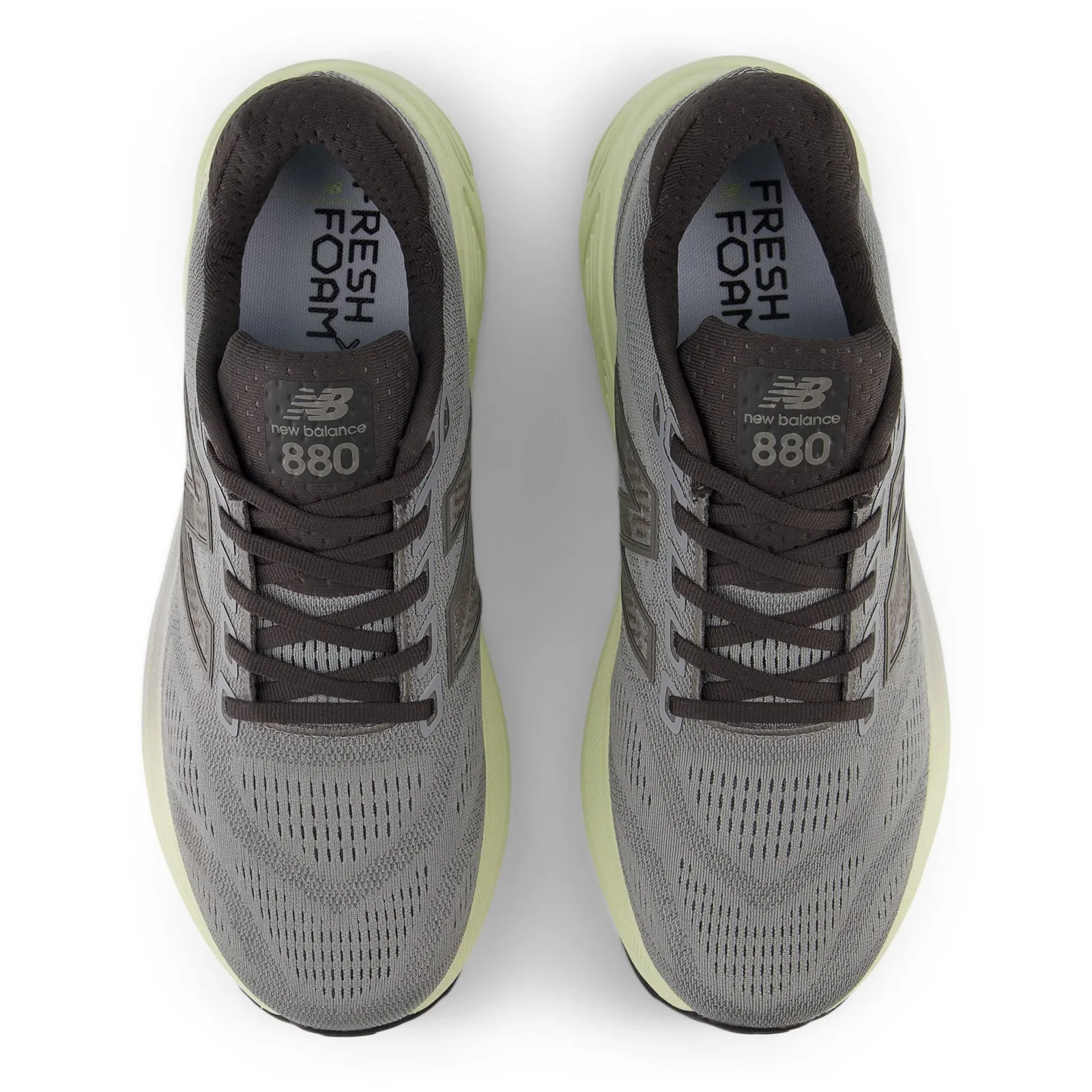 running in groups running in an obstacle course race NEW BALANCE M880F15 MEN'S