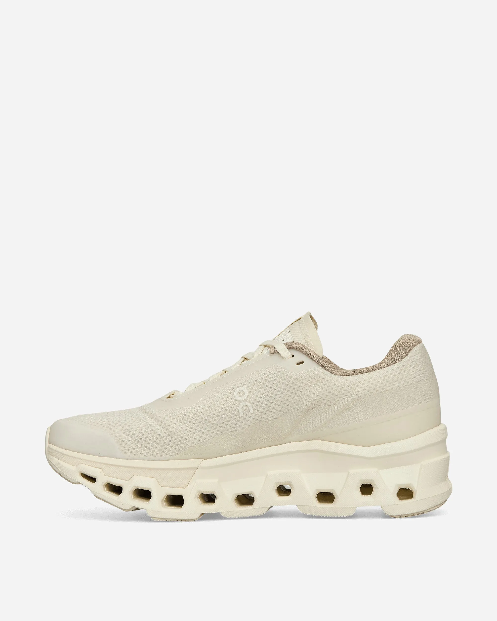 INVINCIBLE Cloudmonster 2 Sneakers Ivory / White Lift Hike