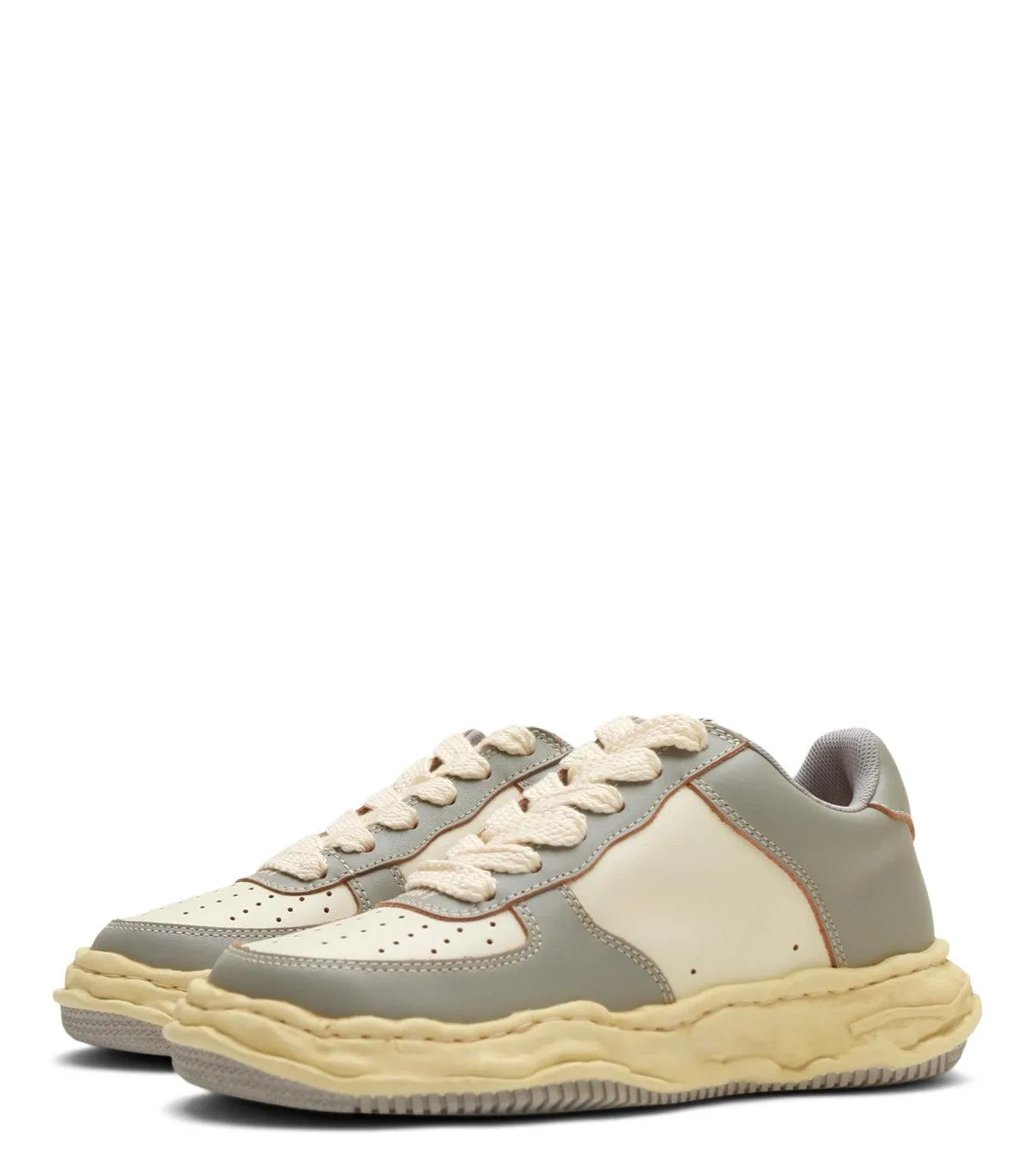 Retro-inspired support Adaptive Style Mihara Yasuhiro Wayne Low Grey White