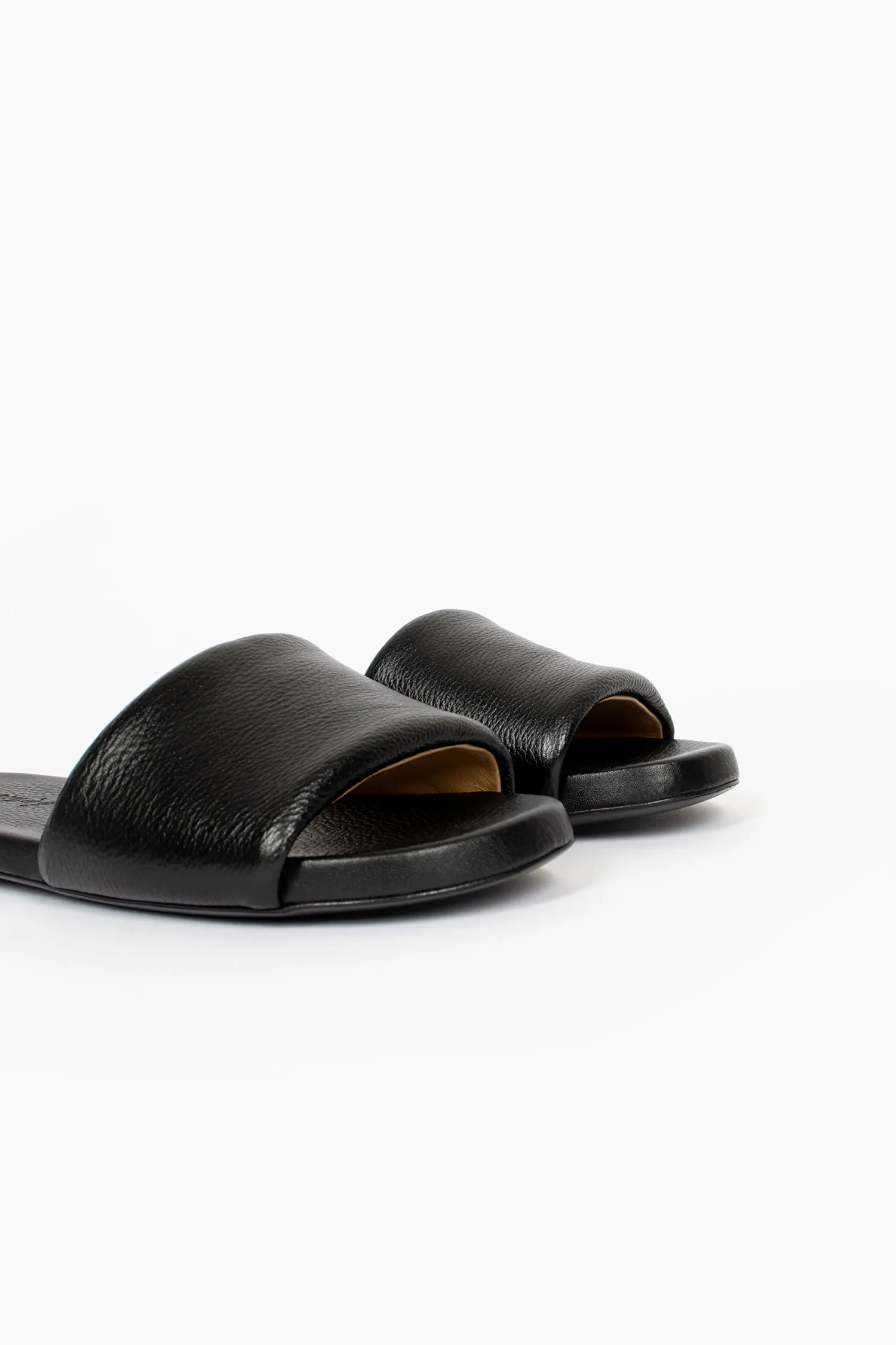Smooth Design Trip Pic Spanciata Slide Sandal Black