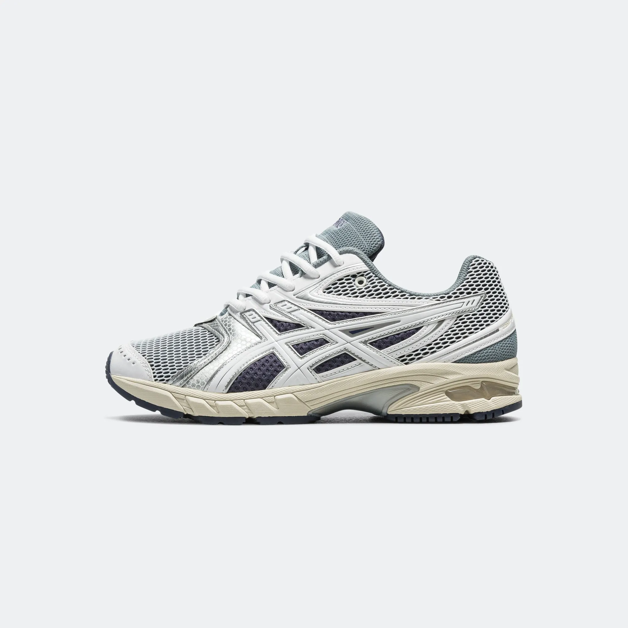 GEL-DS Trainer 14 - White/Pure Silver Odor Eliminating Soft Upper
