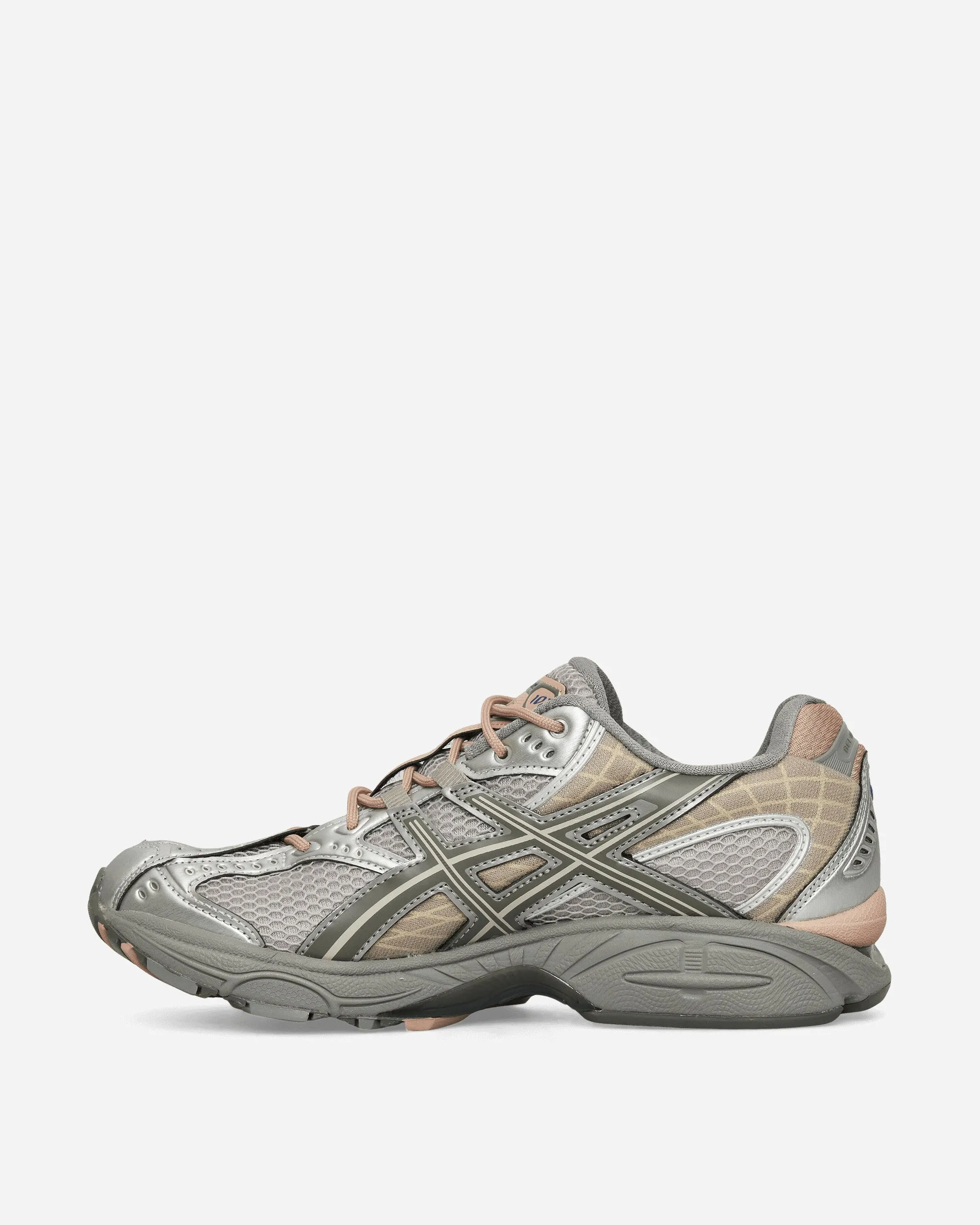 GEL-Nimbus 10.1 Sneakers Moonrock / Truffle Grey Street Outfit