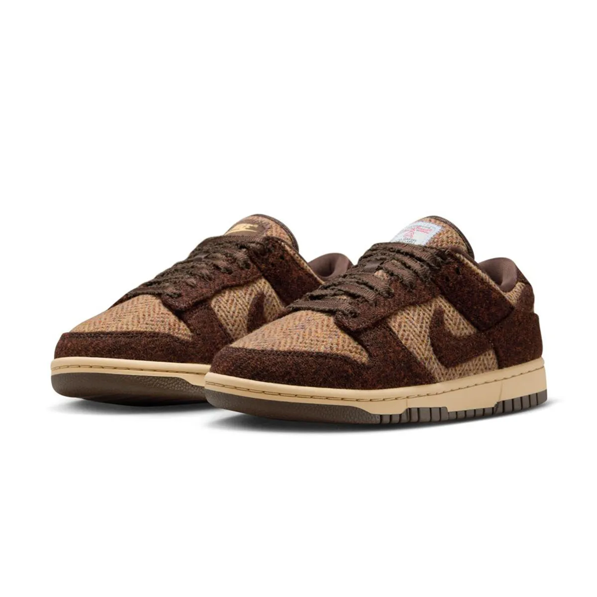 Bendable Outsole Adaptive Cushioning Tech   Harris Tweed Wmns Dunk Low 'Sesame Violet Mist'