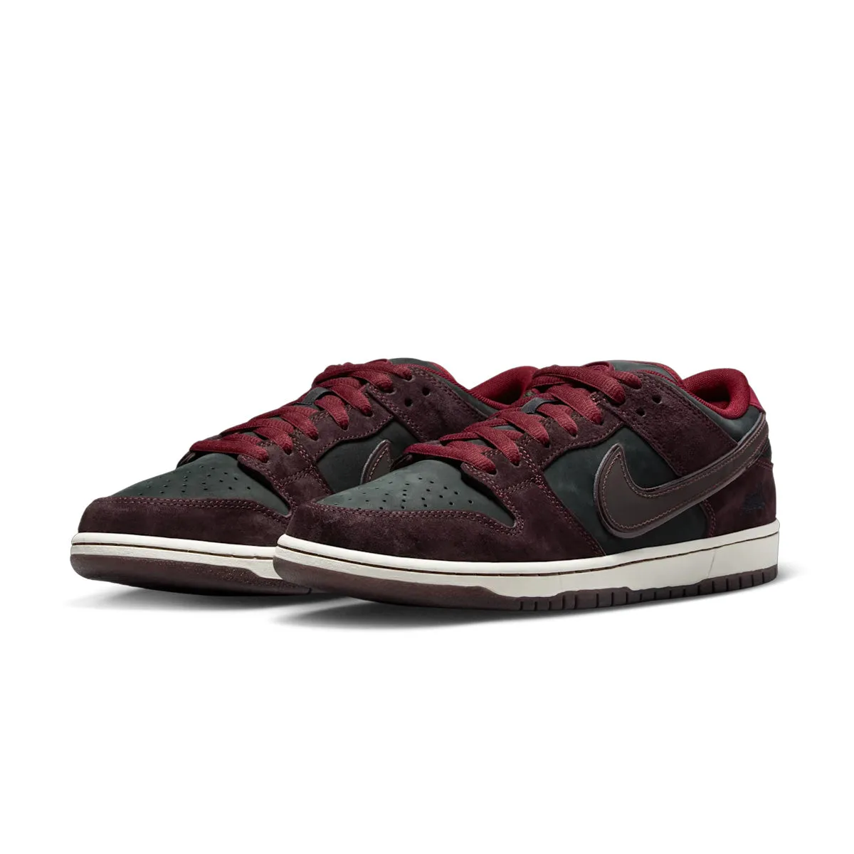 Easy   To   Clean Hike Meet   Riot Skate Shop SB Dunk Low 'Mahogany'