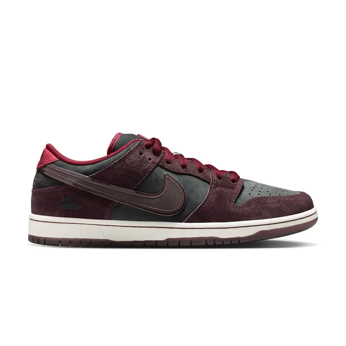   Riot Skate Shop SB Dunk Low 'Mahogany' Boosted fit