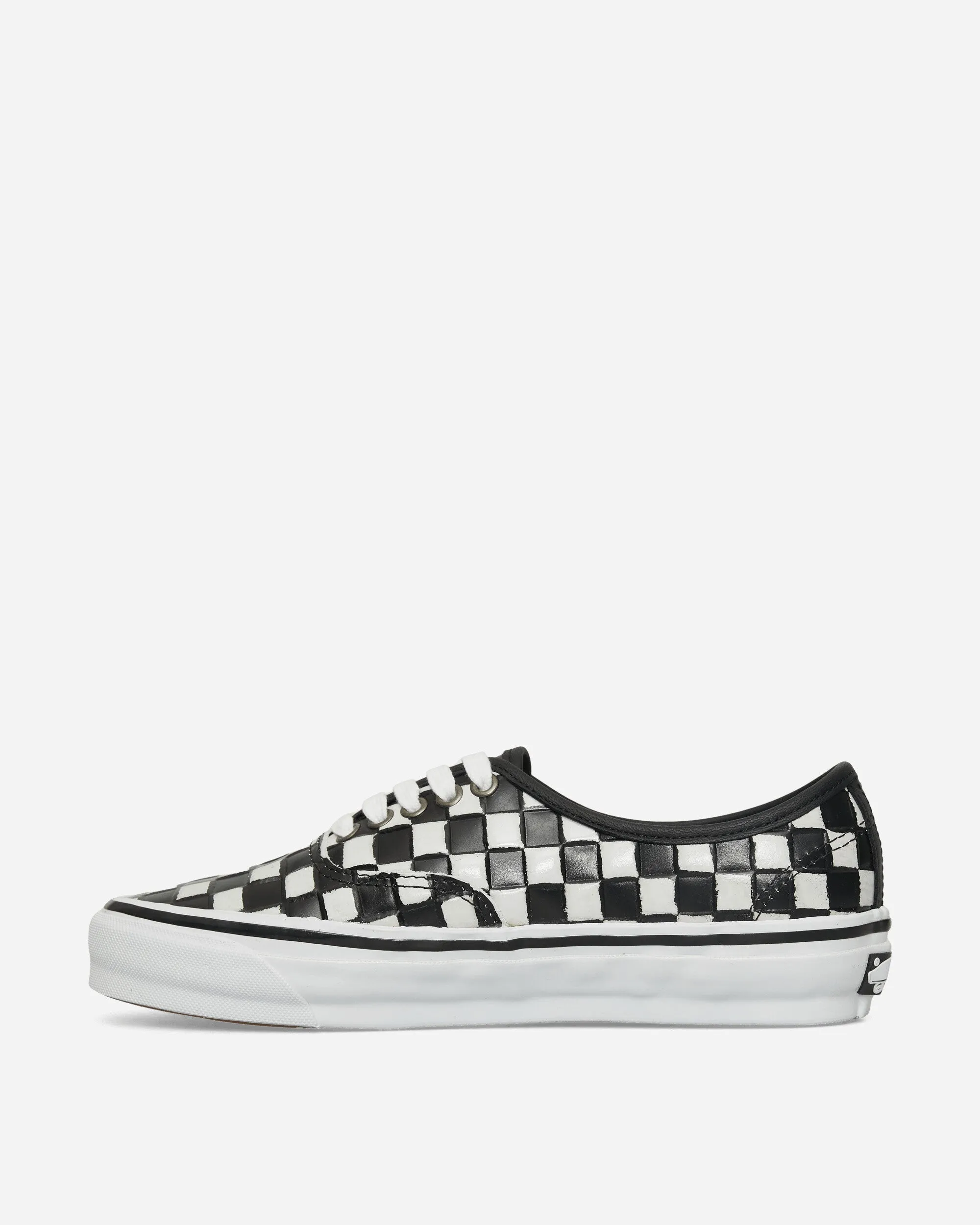 Light Grip Authentic 44 Leather Check Vibram Sneakers Black / White