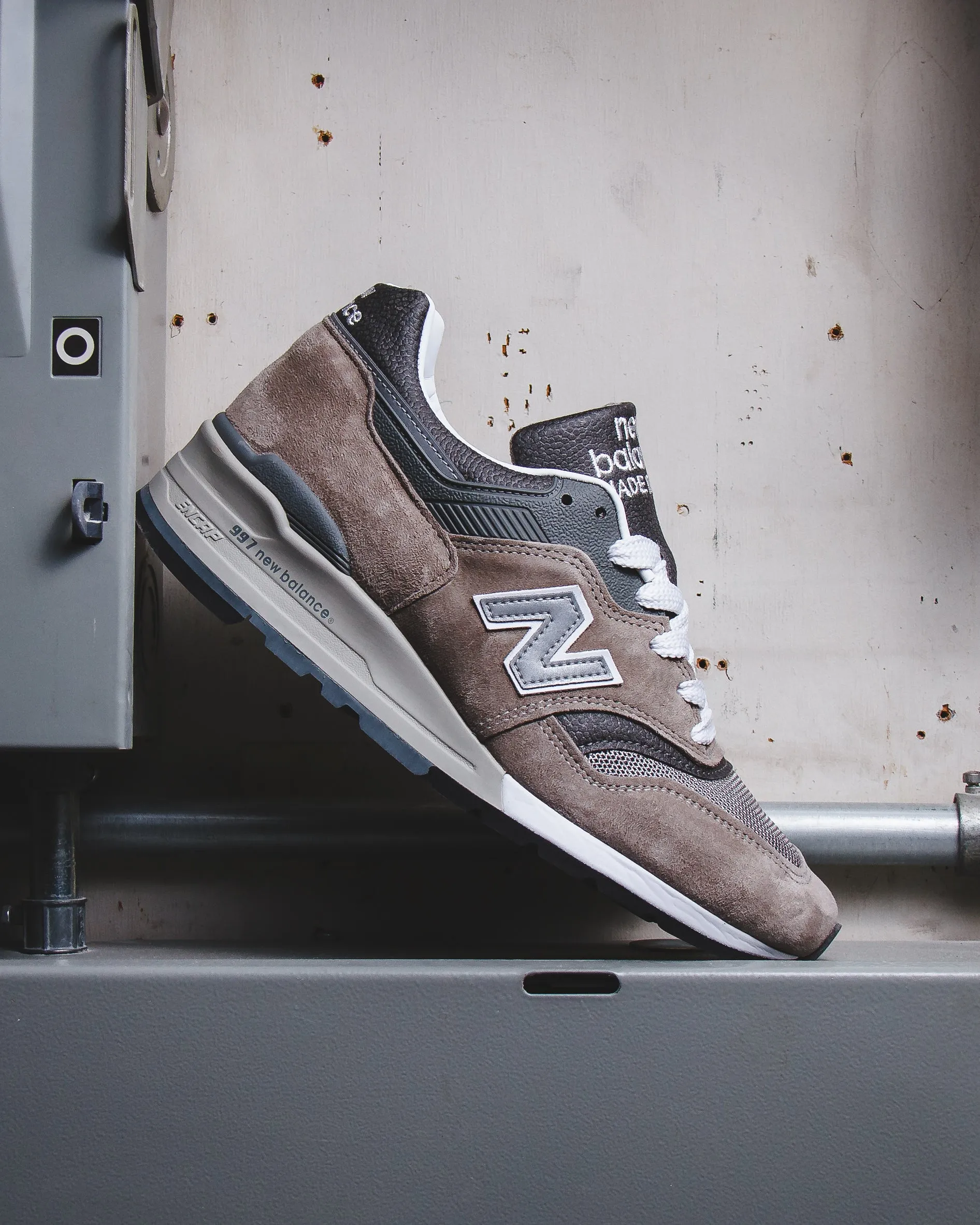 New Balance Unisex MADE in USA 997 Gray U997GY Ultimate support running in a field shoes