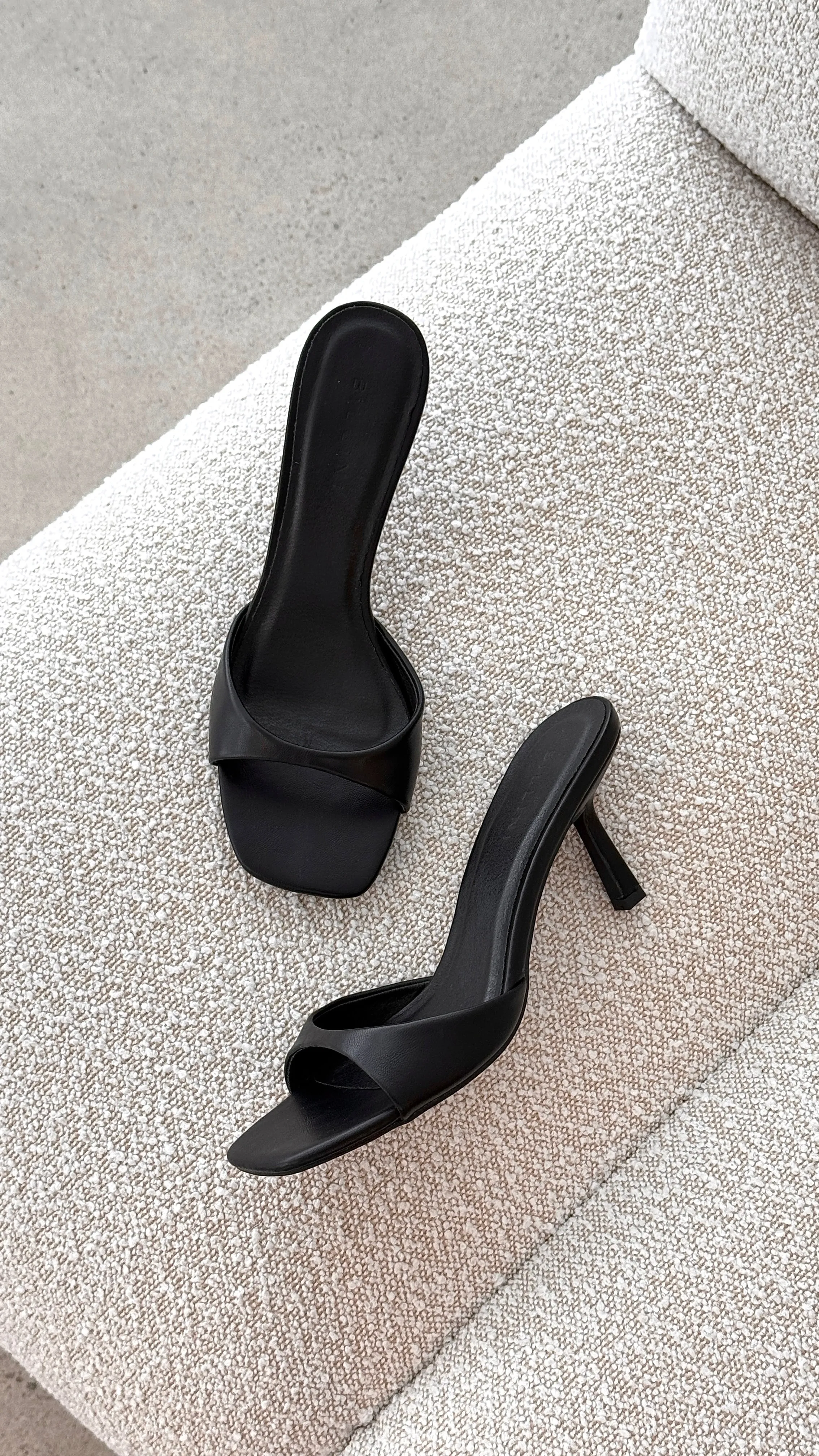 Ankle Loop Delicate Touch Yohan Heel - Black