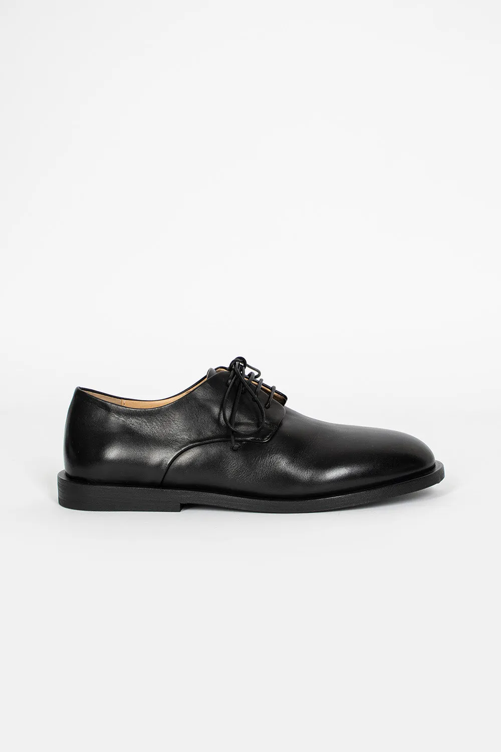 Mando Derby Black Easy Care
