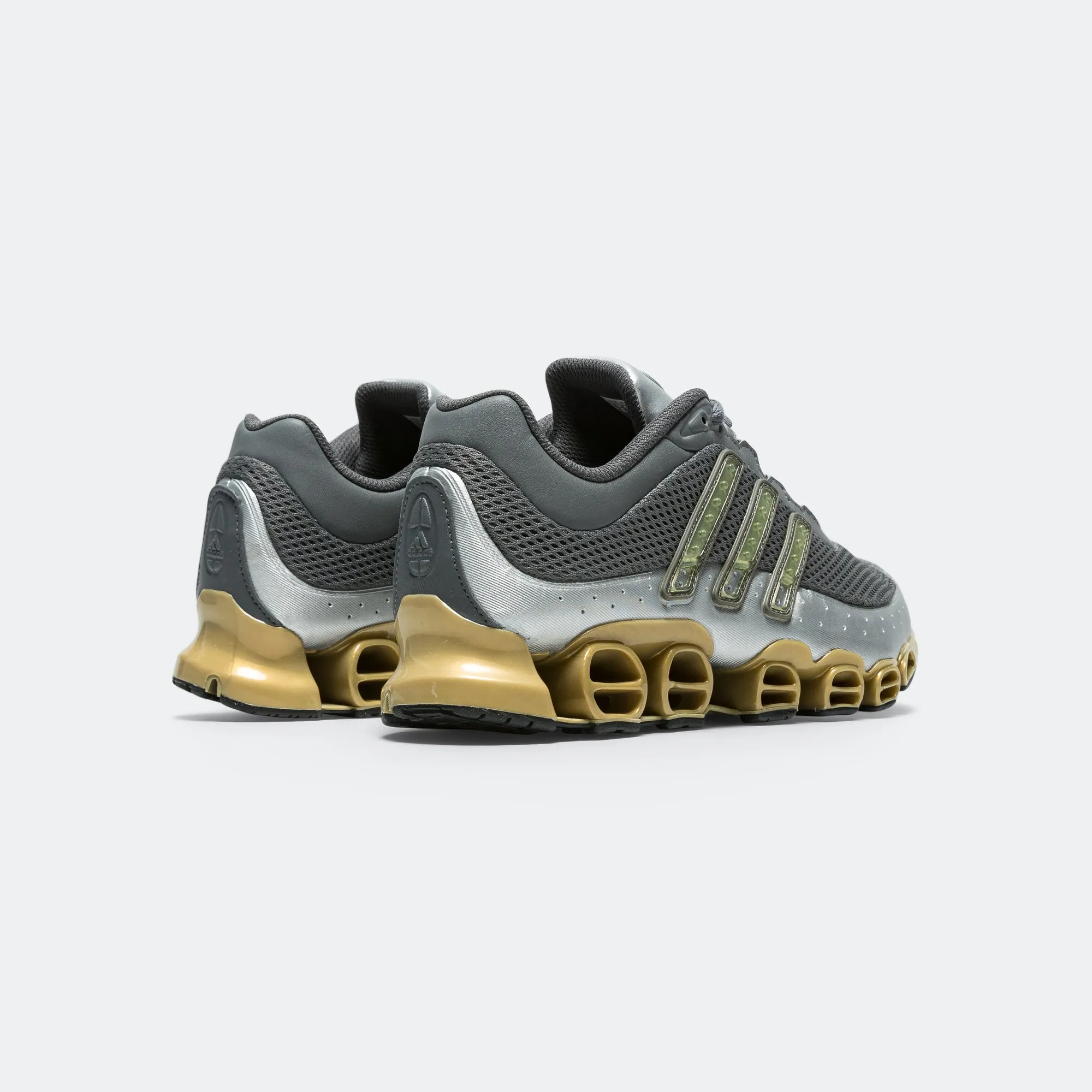 Reinforced Eyelet Durability Megaride - Grey Four/Gold Metallic-Metallic Silver