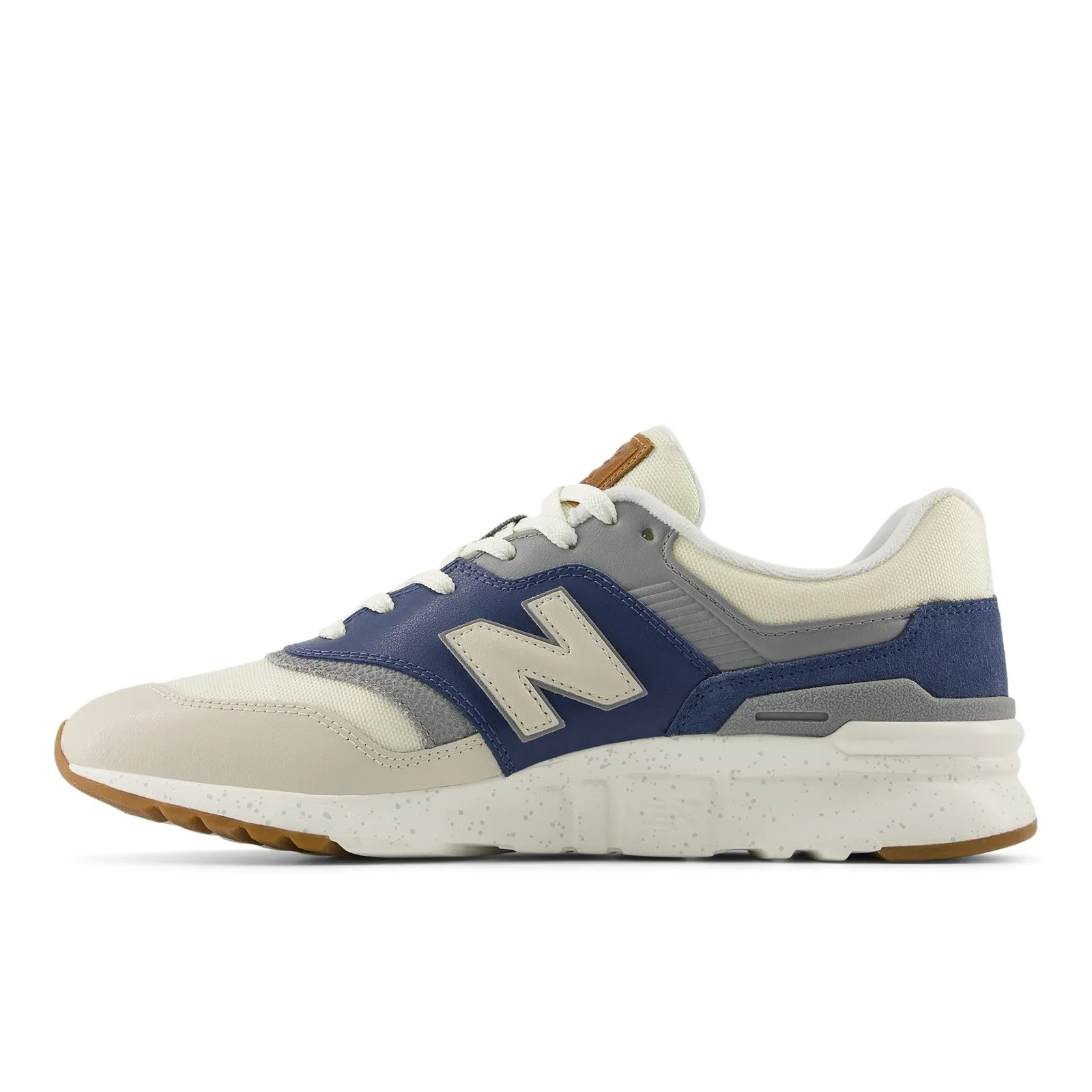 speed - oriented running gear NEW BALANCE CM997HZO