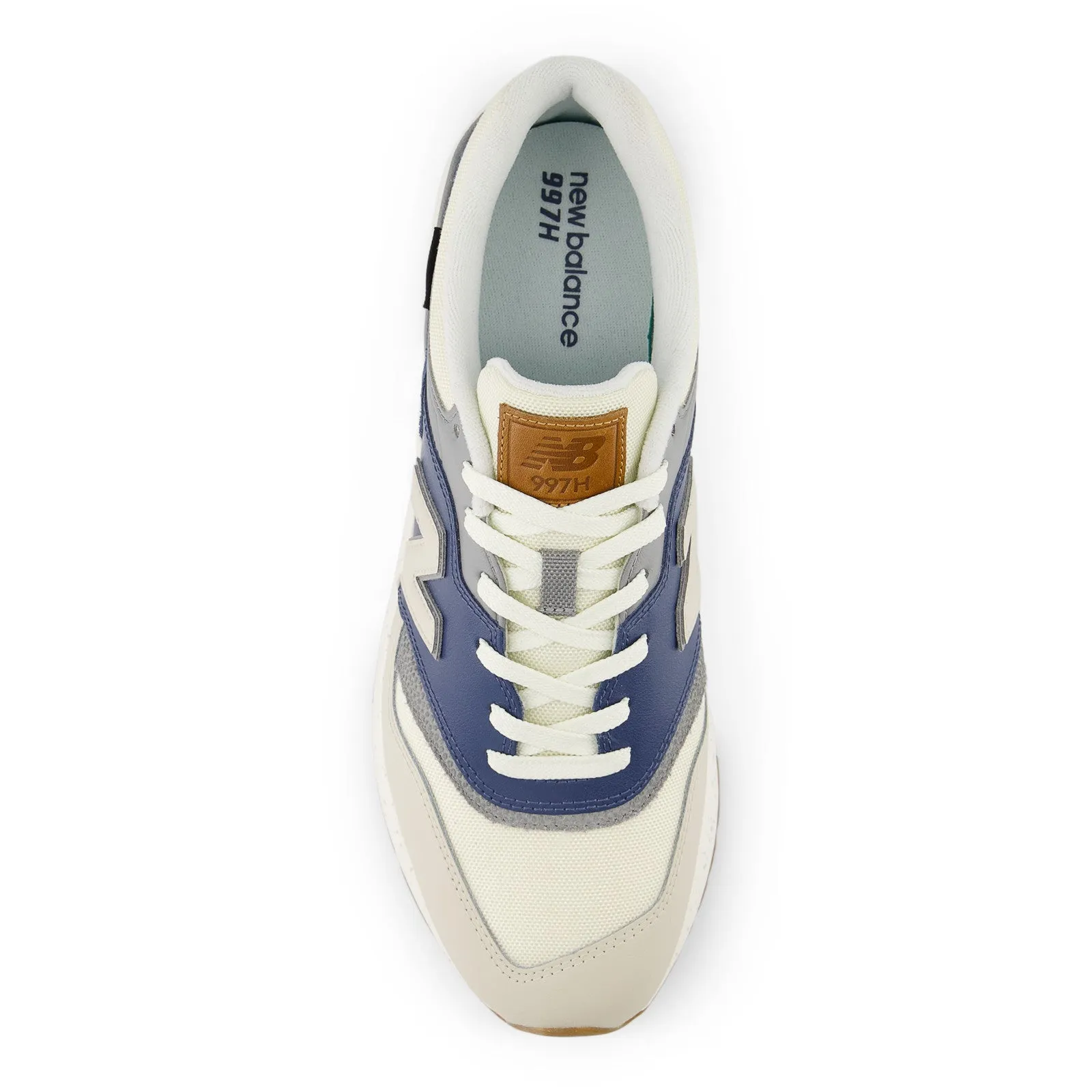 Dynamic Balance running for a way to stay connected to the community NEW BALANCE CM997HZO