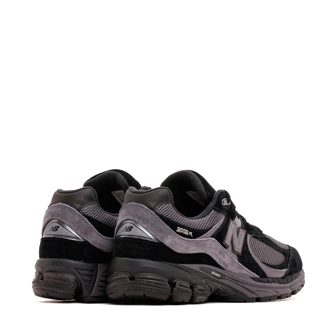 casual wearer New Balance Men 2002R Magnet Core M2002RBL