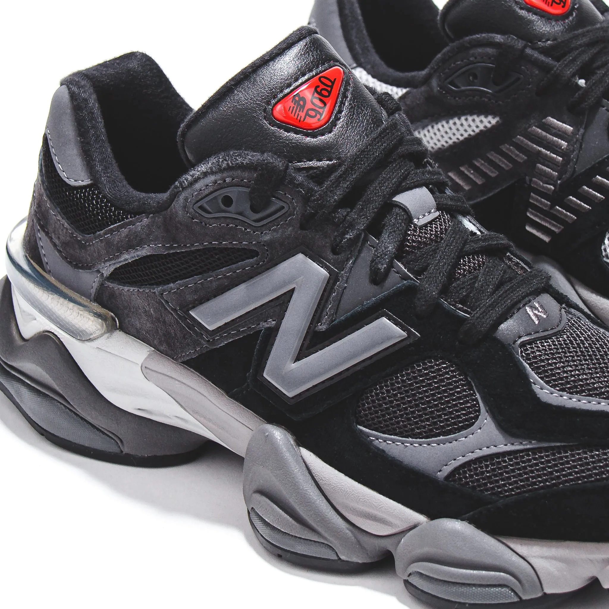 globally - recognized lightweight sneakers New Balance Men 9060 Black Core U9060BLK