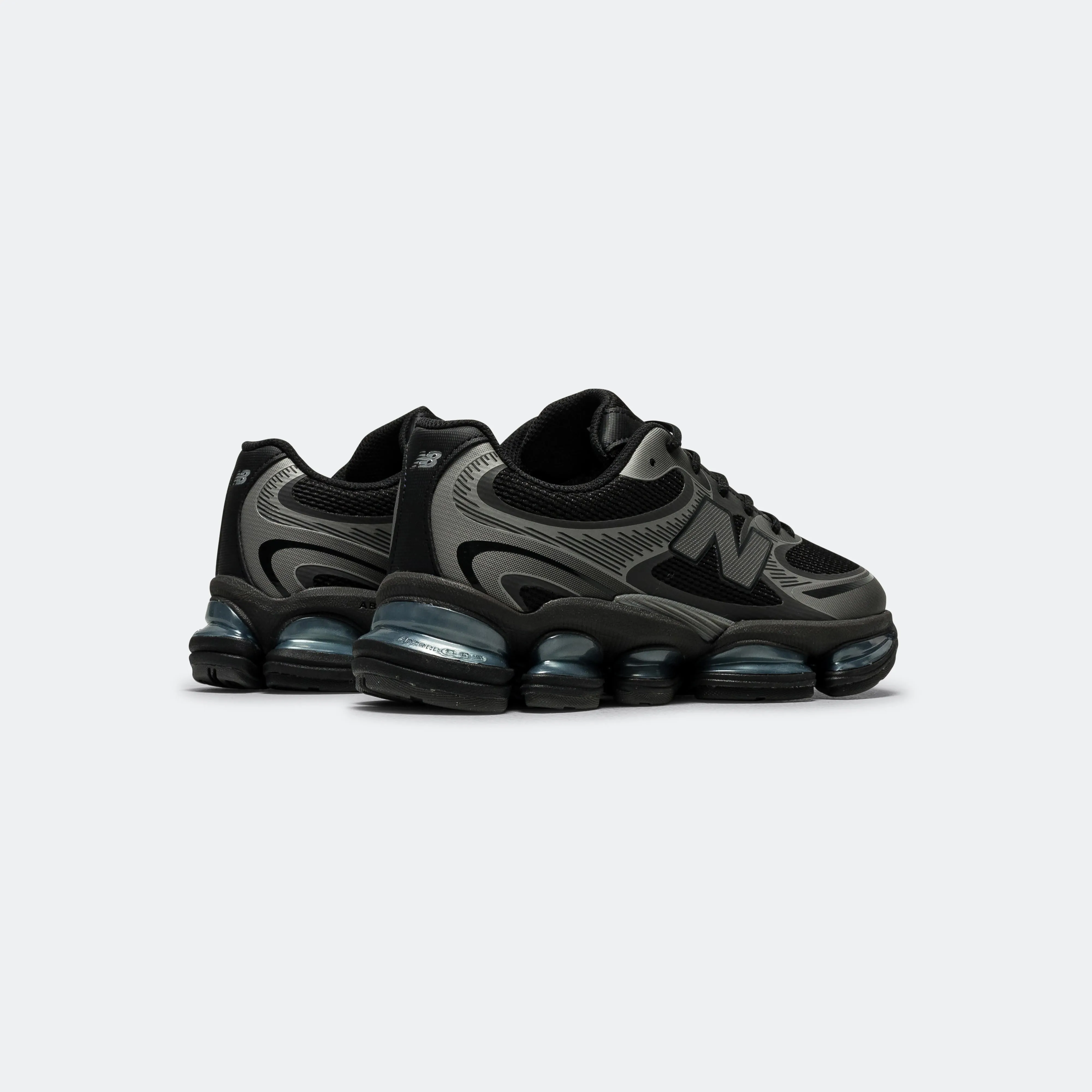 U2000EA Non Marking Outsole Everyday Performance