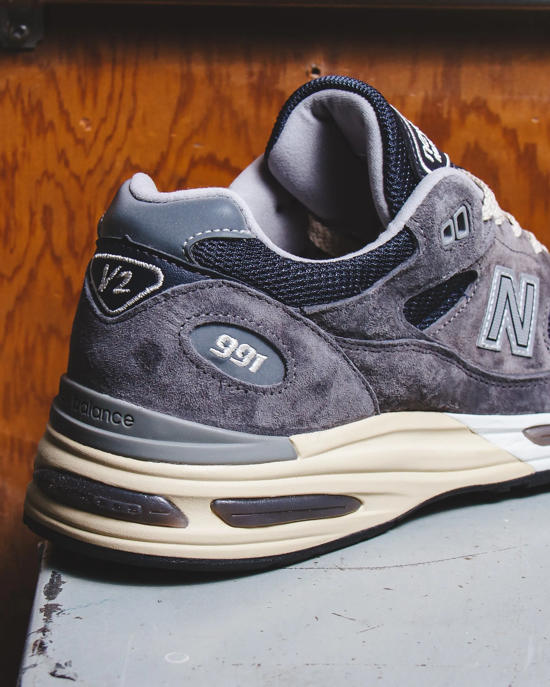 outdoor - wear shoes New Balance Unisex MADE in UK 991v2 Dark Gull Gray U991GG2