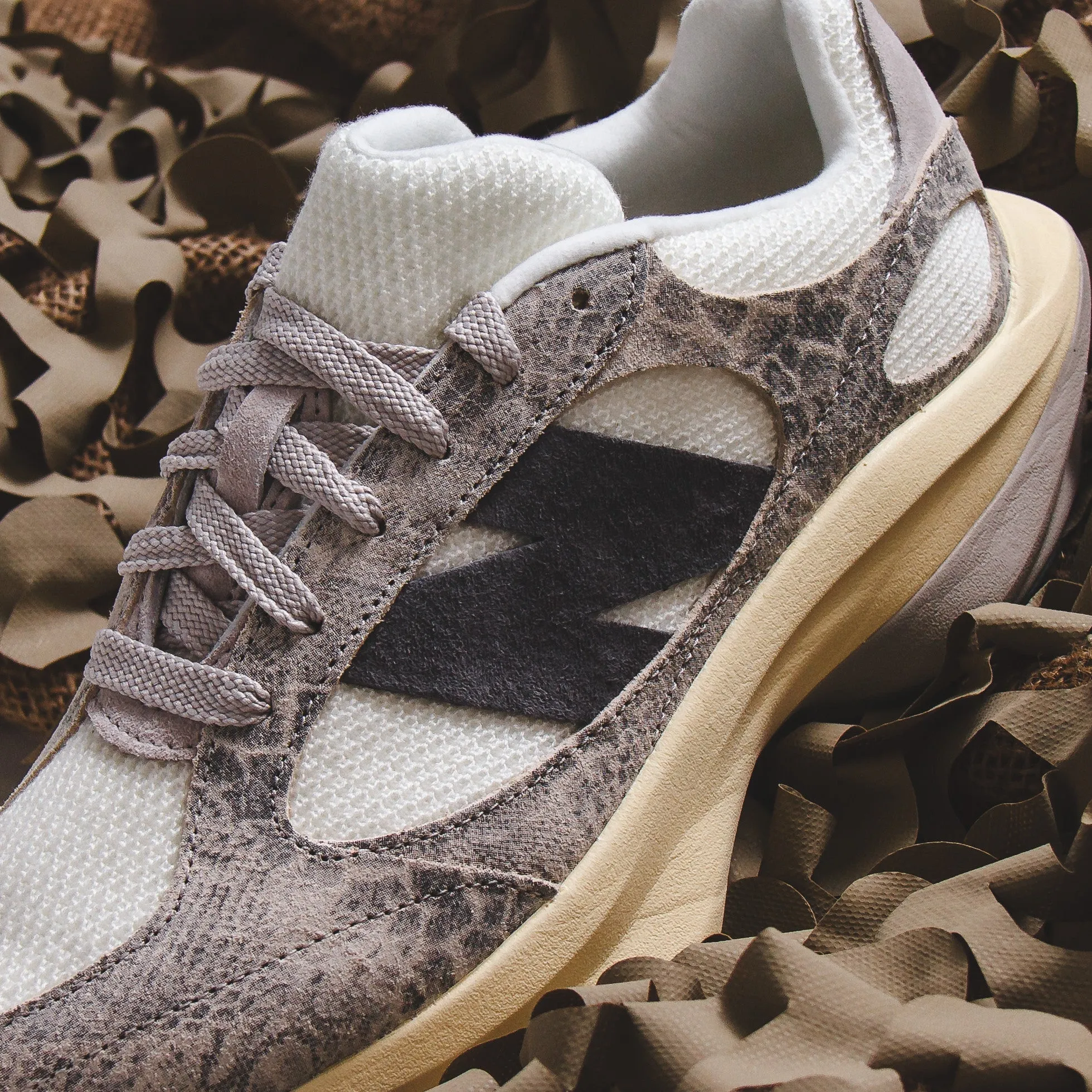 New Balance UWRPD Runner Snakeskin UWRPDNBS solid - color synthetic material shoes
