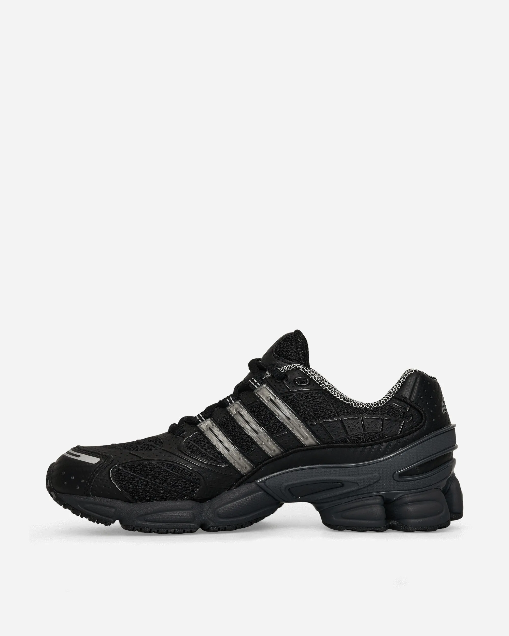 Ozweego Pro Sneakers Core Black / Iron Metallic / Grey Six Pure Comfort Track Step