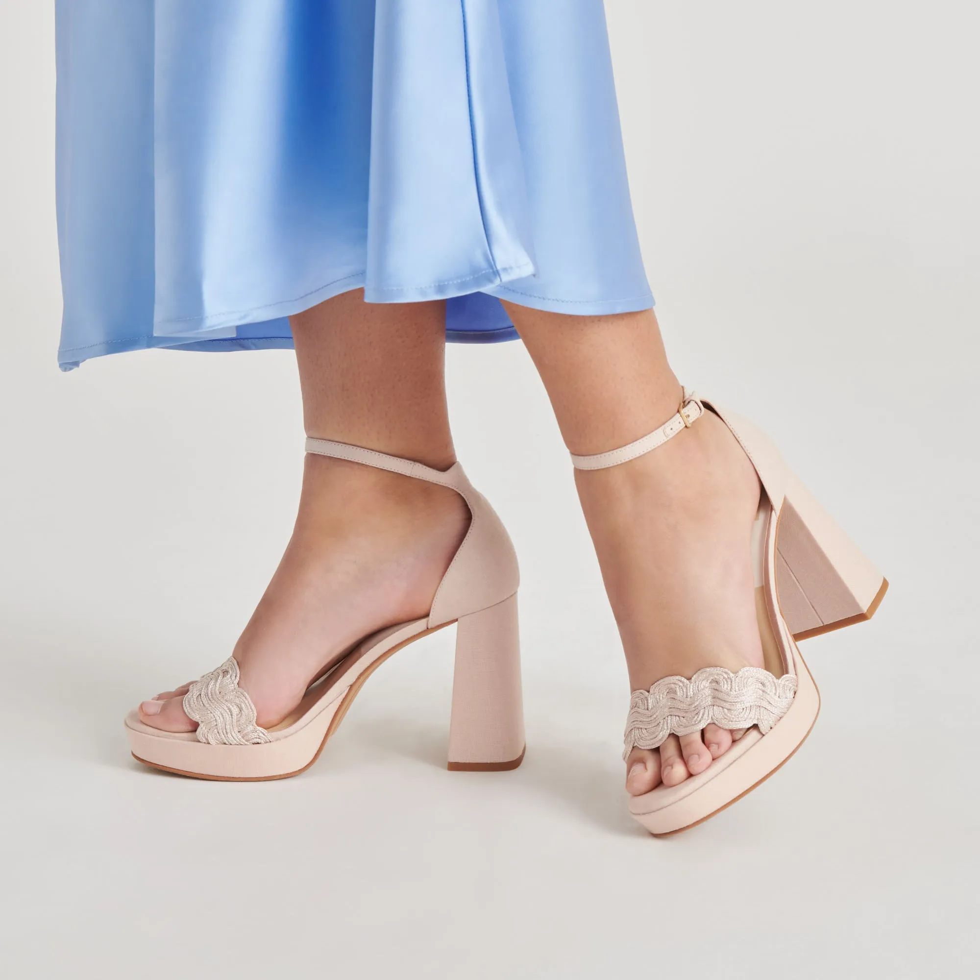 PELTIN HEELS LIGHT PINK WOVEN RAFFIA Leather Insole Smooth Surface