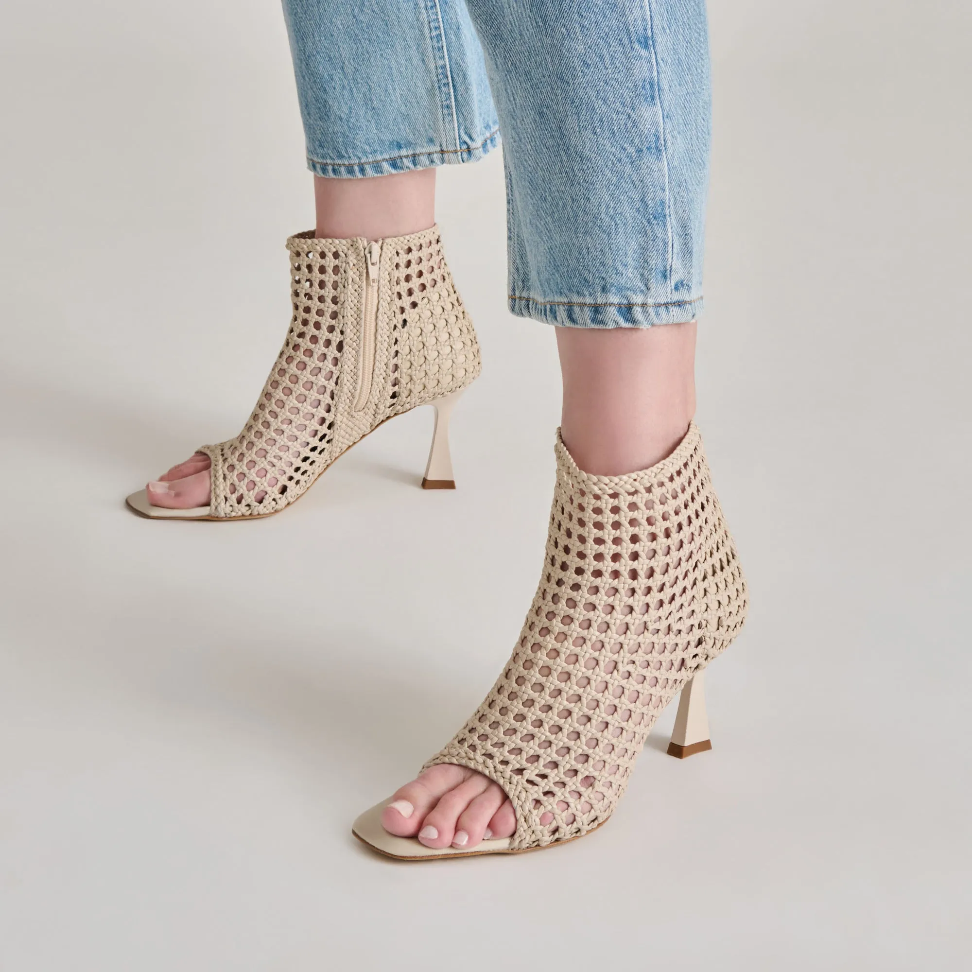 Classic Footwear Luxe Heeled Sandals QUIN HEELS BONE WOVEN LEATHER