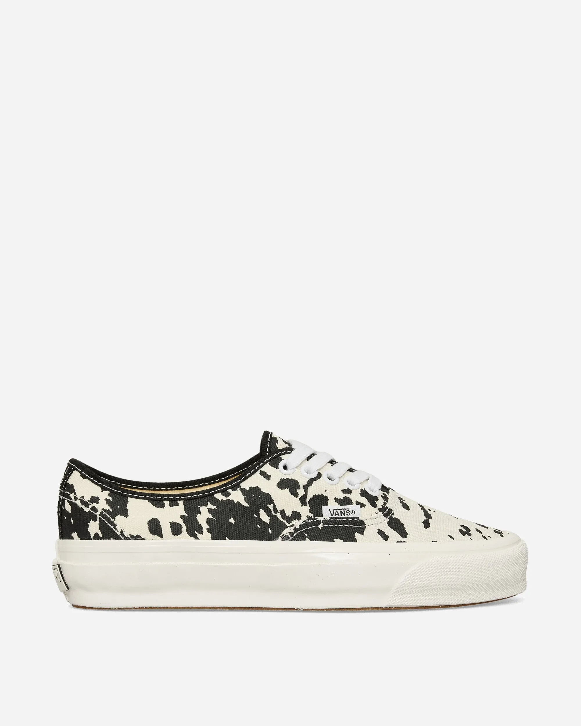 Premium Authentic 44 Cow Sneakers Black / Marshmallow Track Run Urban Chill